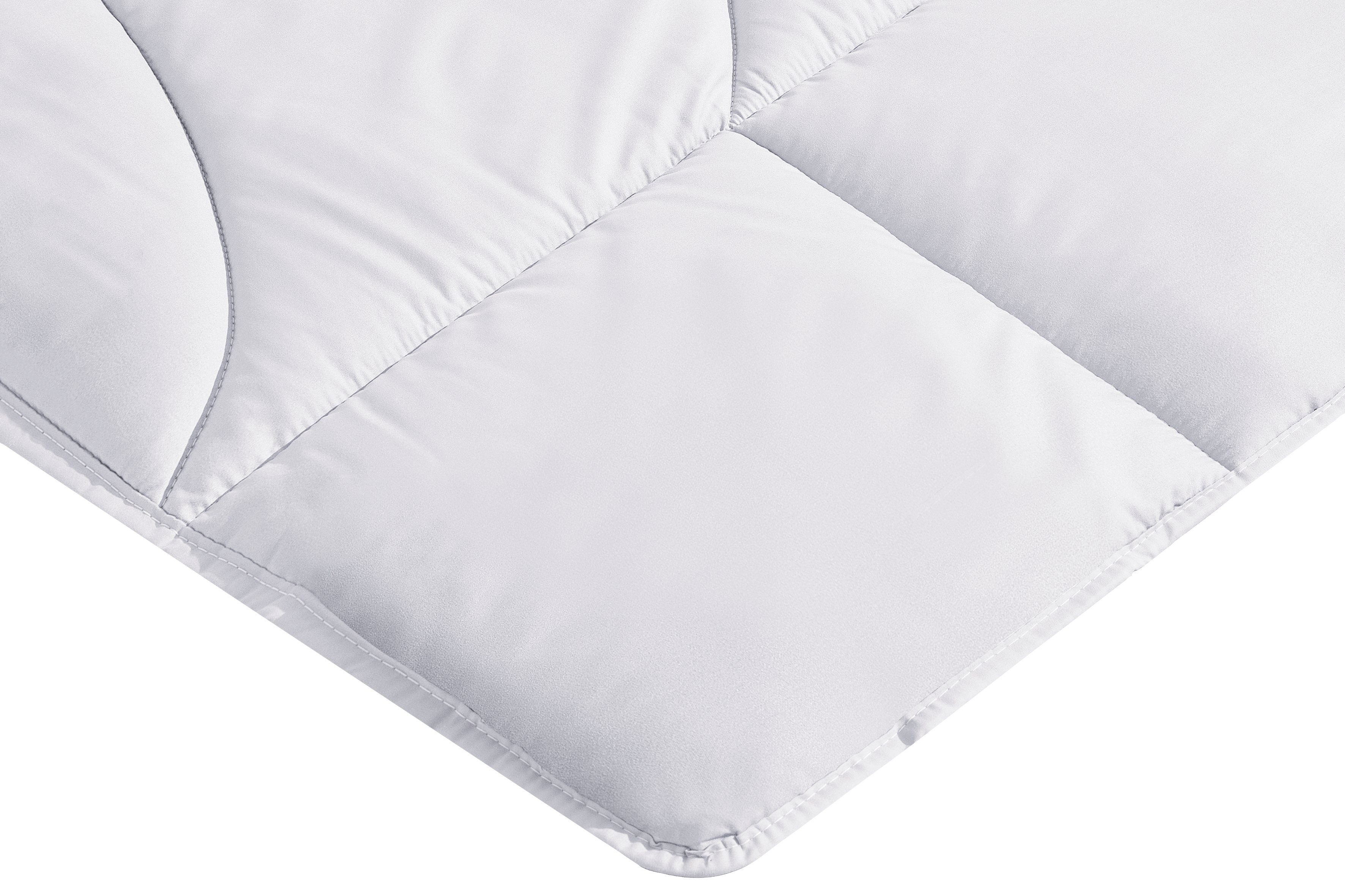OTTO home Microfaserbettdecke Microlux, Bettdecke 135x200 cm und Übergrößen bis 240x220cm, Füllung: Feuchtigkeitsregulierende 3D Klimafaser (Polyester), Bezug: Microfaser-Feinbatist, fest versteppter Bezug - keine Bettwäsche nötig, Sommer, Winter