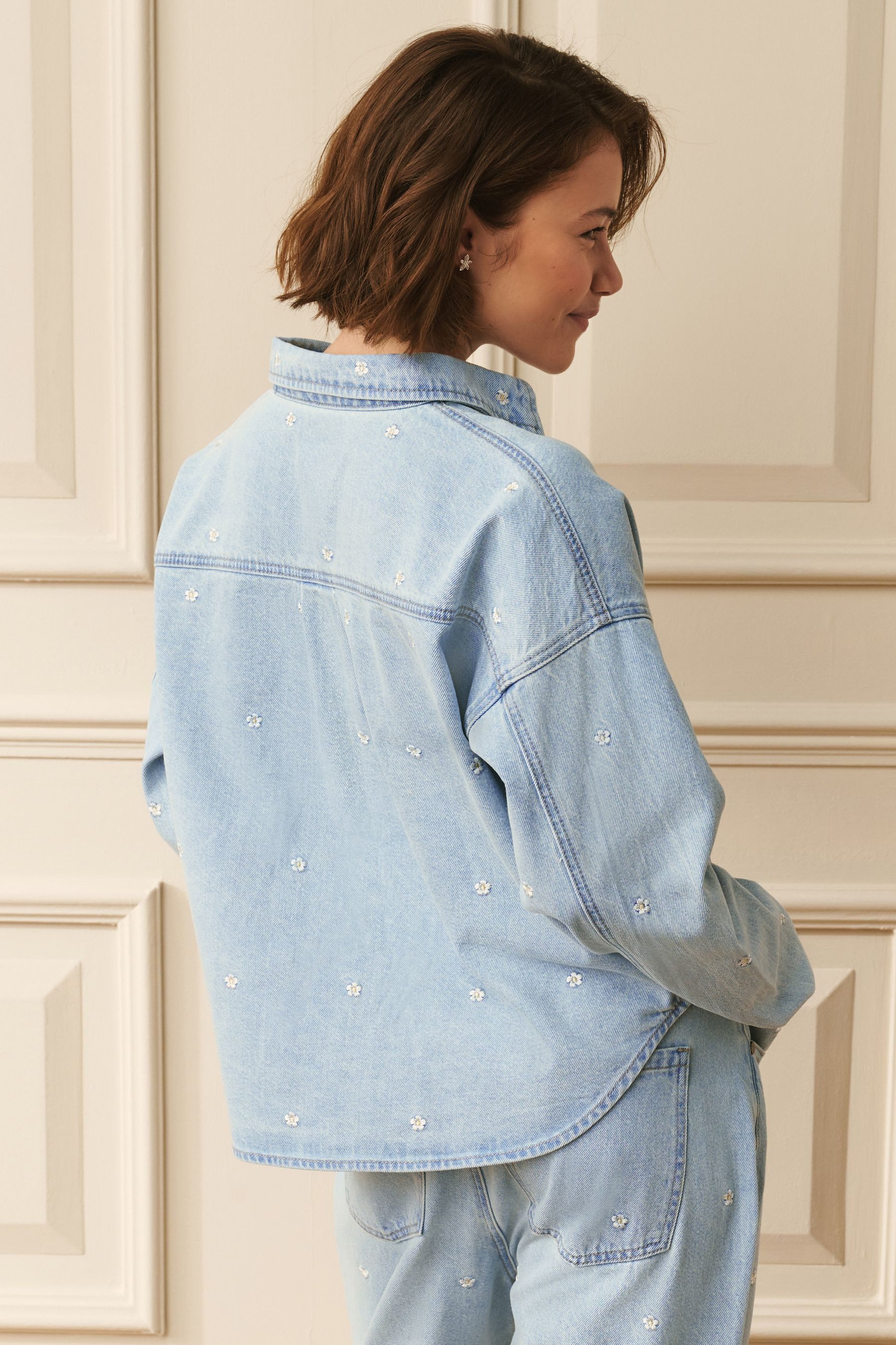 LAURA ASHLEY Blusenjacke Laura Ashley Jeans mit Gänseblümchen-Stickerei (1-St)