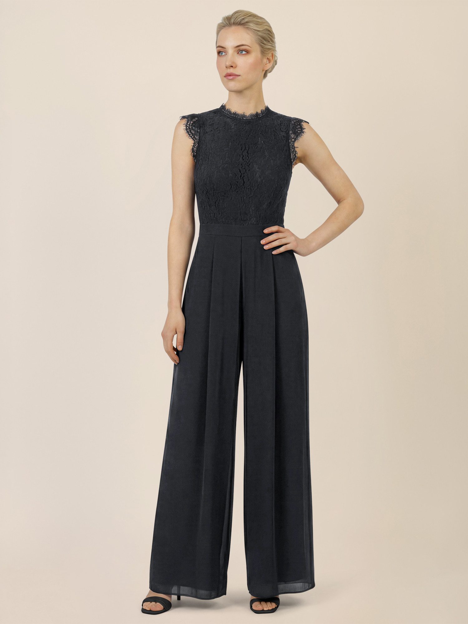 Apart Jumpsuit mit Spitzentop und weitem Bein günstig online kaufen