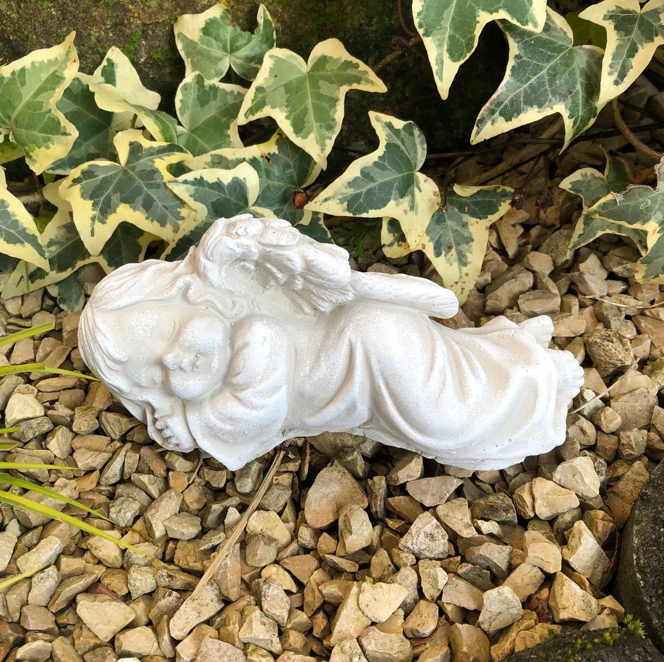 Radami Gartenfigur Engel Grabengel liegend Grabschmuck Grabdeko ca.650g