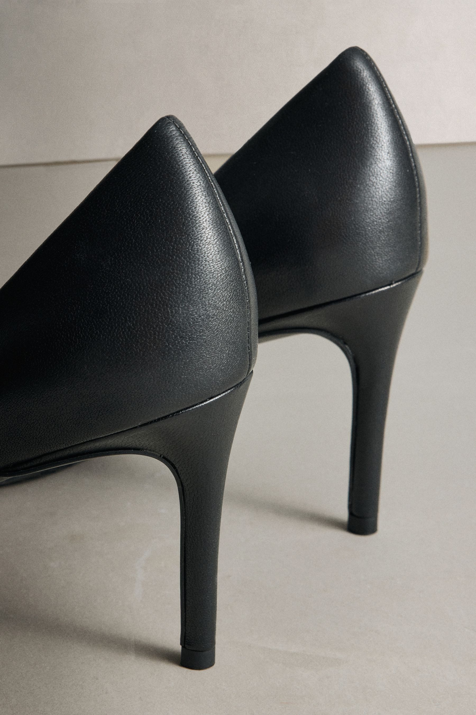 Next Forever Comfort® mittelhohe Pumps aus Leder High-Heel-Pumps – Bild 4 von 5