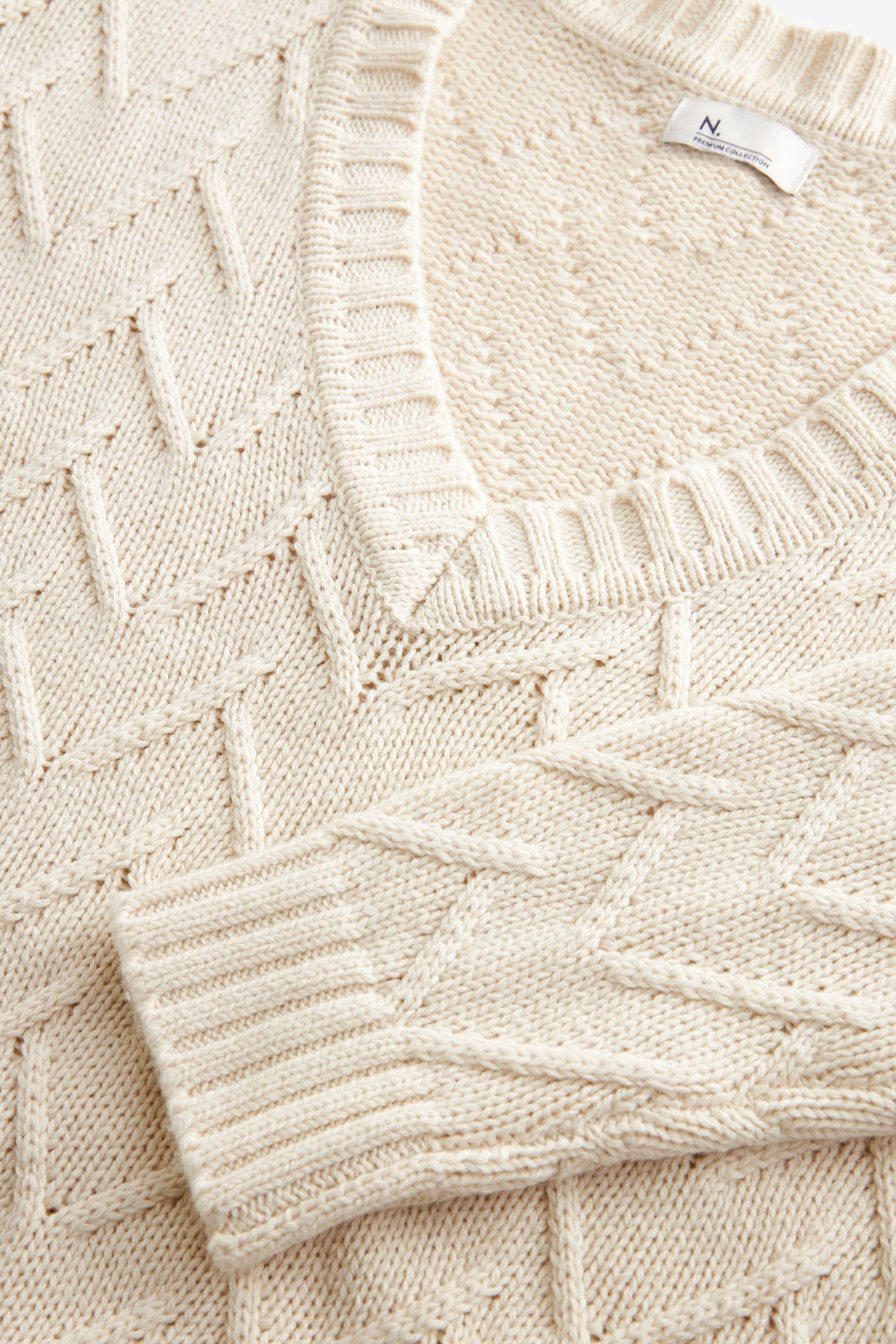 Ecru Ziernähten und (1-tlg) Next V-Ausschnitt-Pullover V-Ausschnitt mit White Premium-Pullover