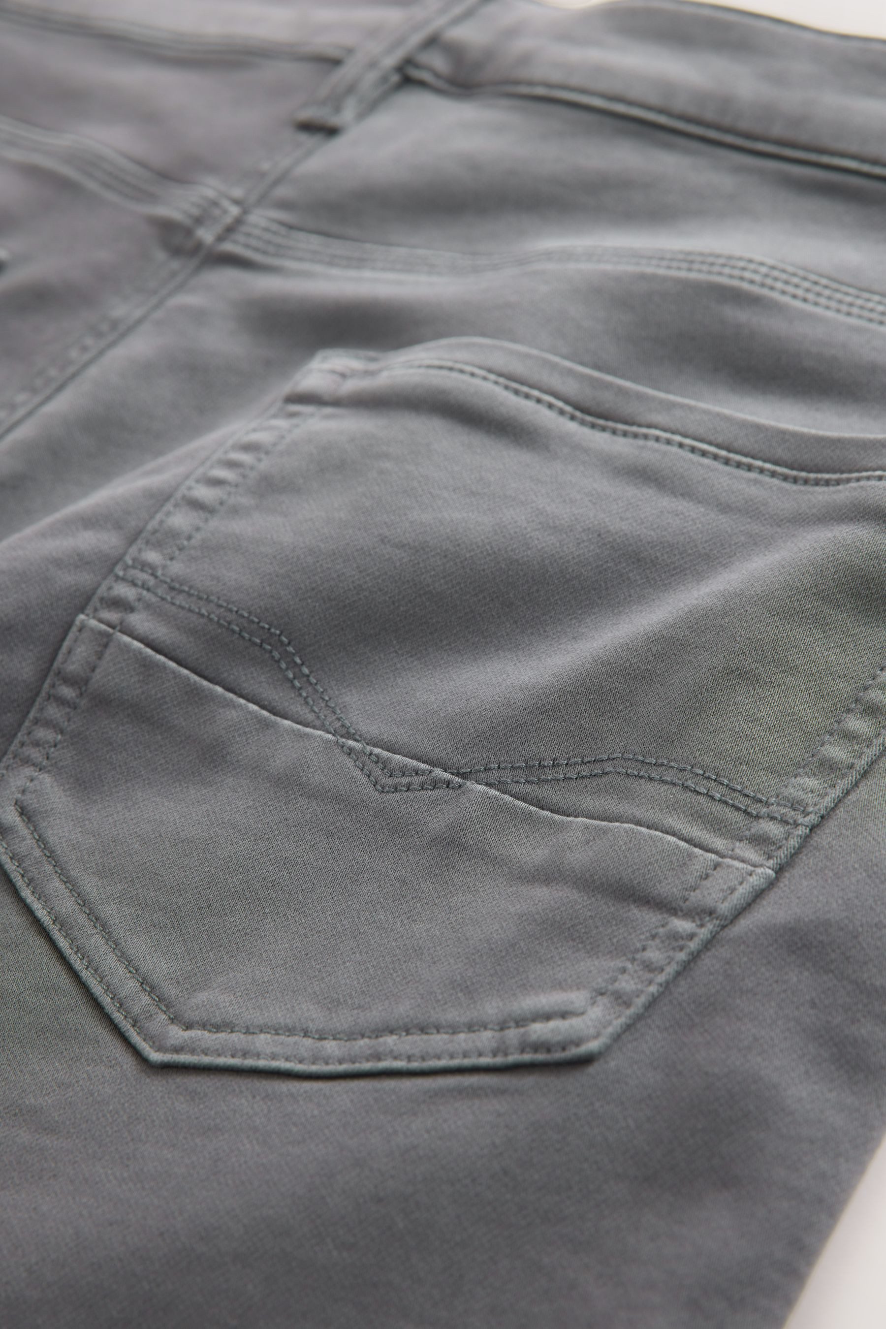 Next Straight-Jeans Straight Fit Jeans mit Comfort Stretch (1-tlg)