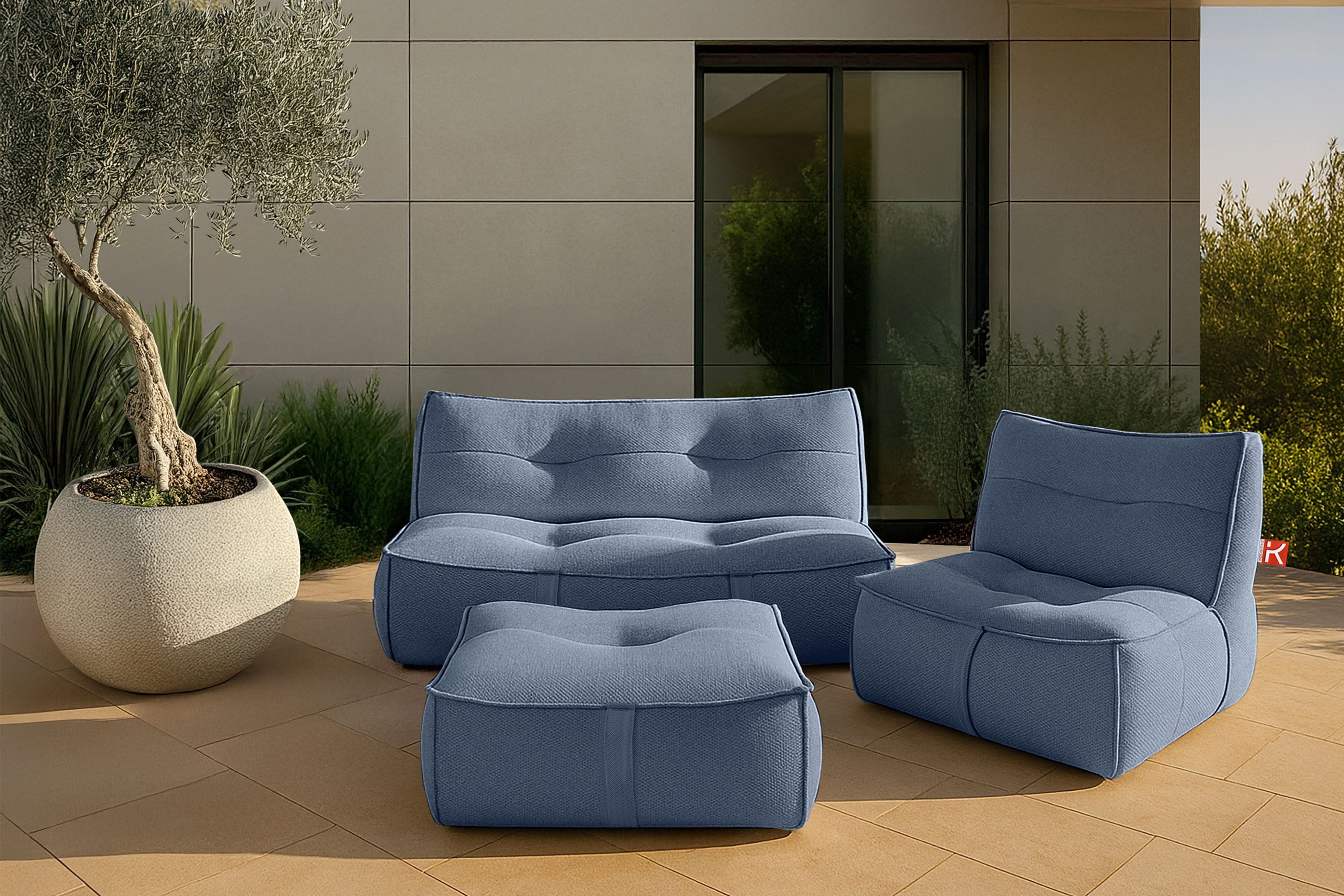 KONSIMO® Gartenlounge-Set LOVIA Gartenmöbel-Set, Modern, Premiumqualität aus EU, (3-tlg., wetterbeständig, rutschfeste Unterseite, ultra-robuste Griffe), hochwertiger Sitzkomfort, mit integrierter Schutzhülle