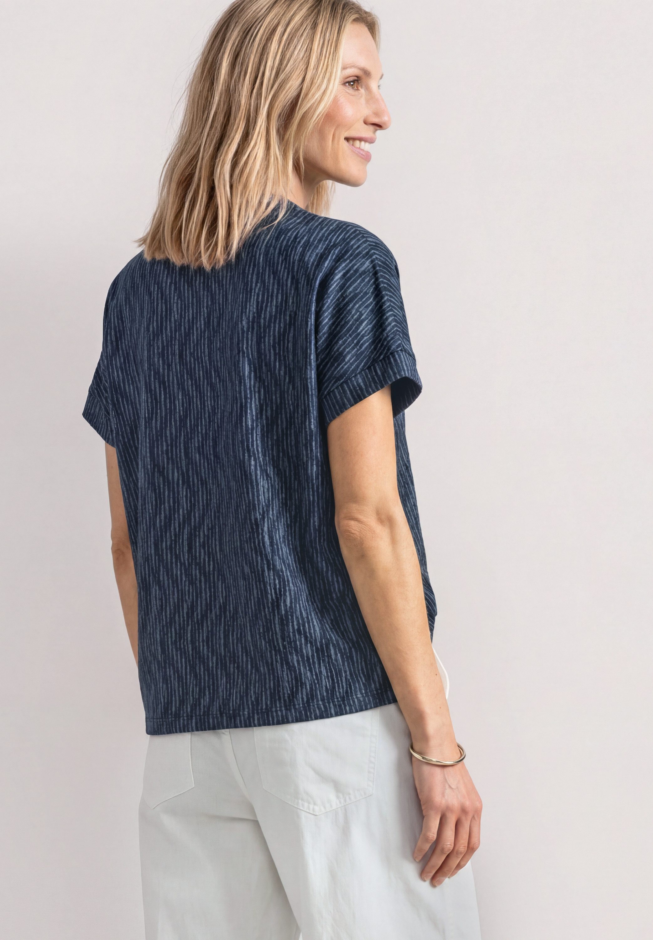 STREET ONE Kurzarmshirt Sommershirt mit Glitzer und grafischem Muster – Bild 2 von 5