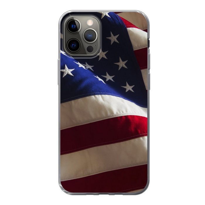 MuchoWow Handyhülle Ausschnitt aus einer Flagge der Vereinigten Staaten Handyhülle Apple iPhone 12 Pro Smartphone-Bumper Print Handy