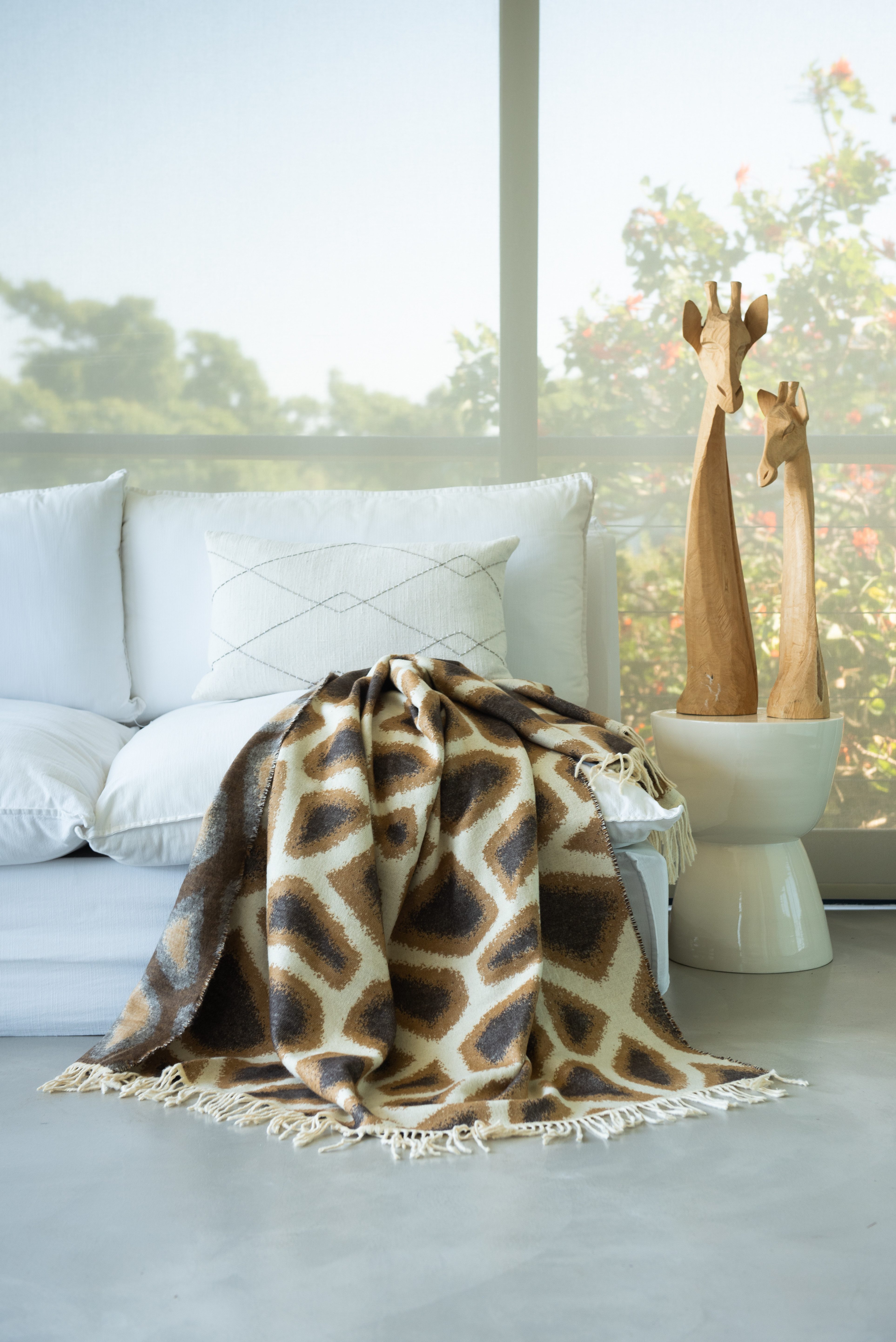 Plaid Decke aus 100 % superweiche, hypoallergene Mikrofaser, 180 × 140 cm, YAADU, Handgefertigt in Afrika aus traditioneller Webkunst