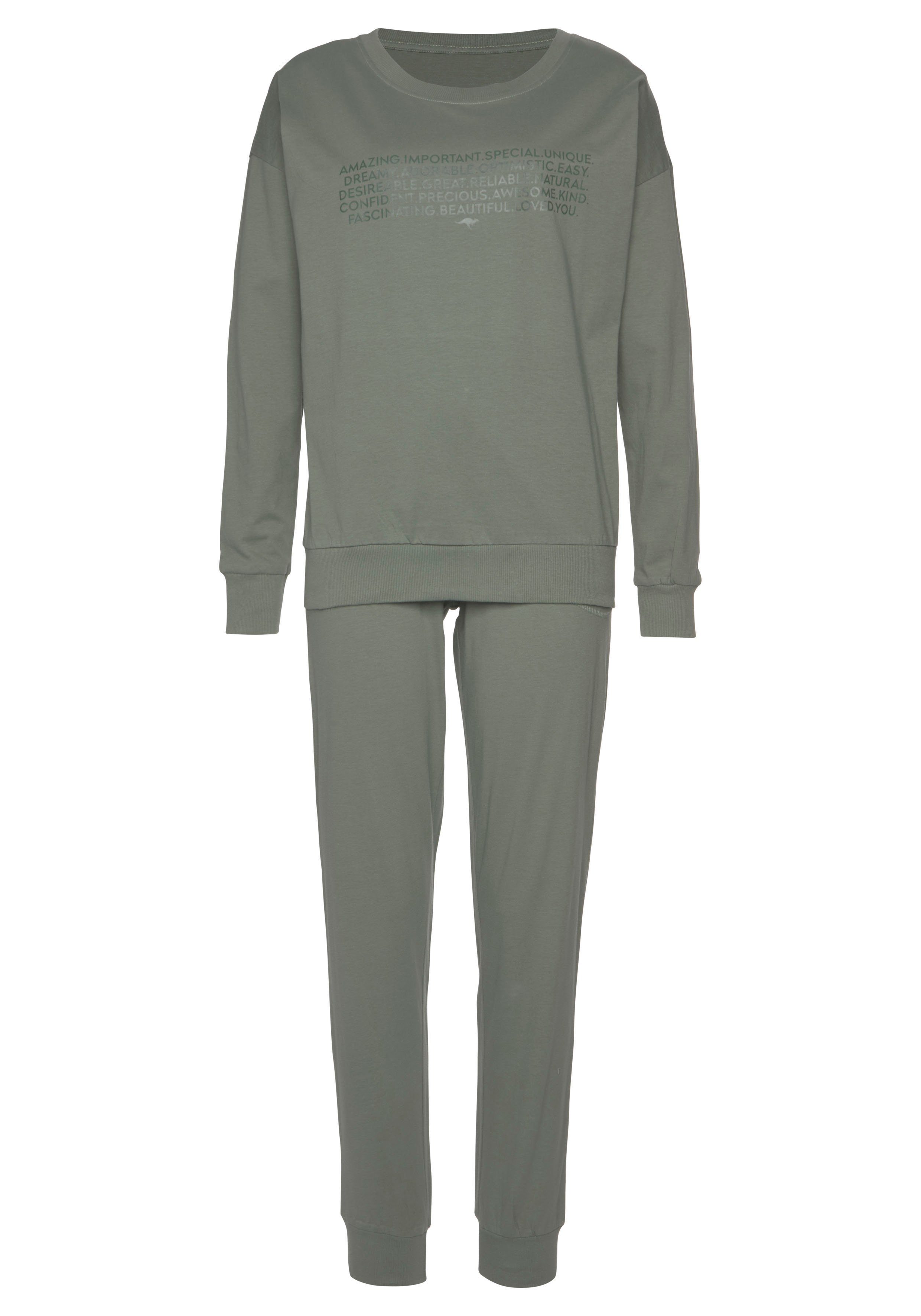 KangaROOS Pyjama (2 tlg) mit Slogan-Frontdruck. € 39,99