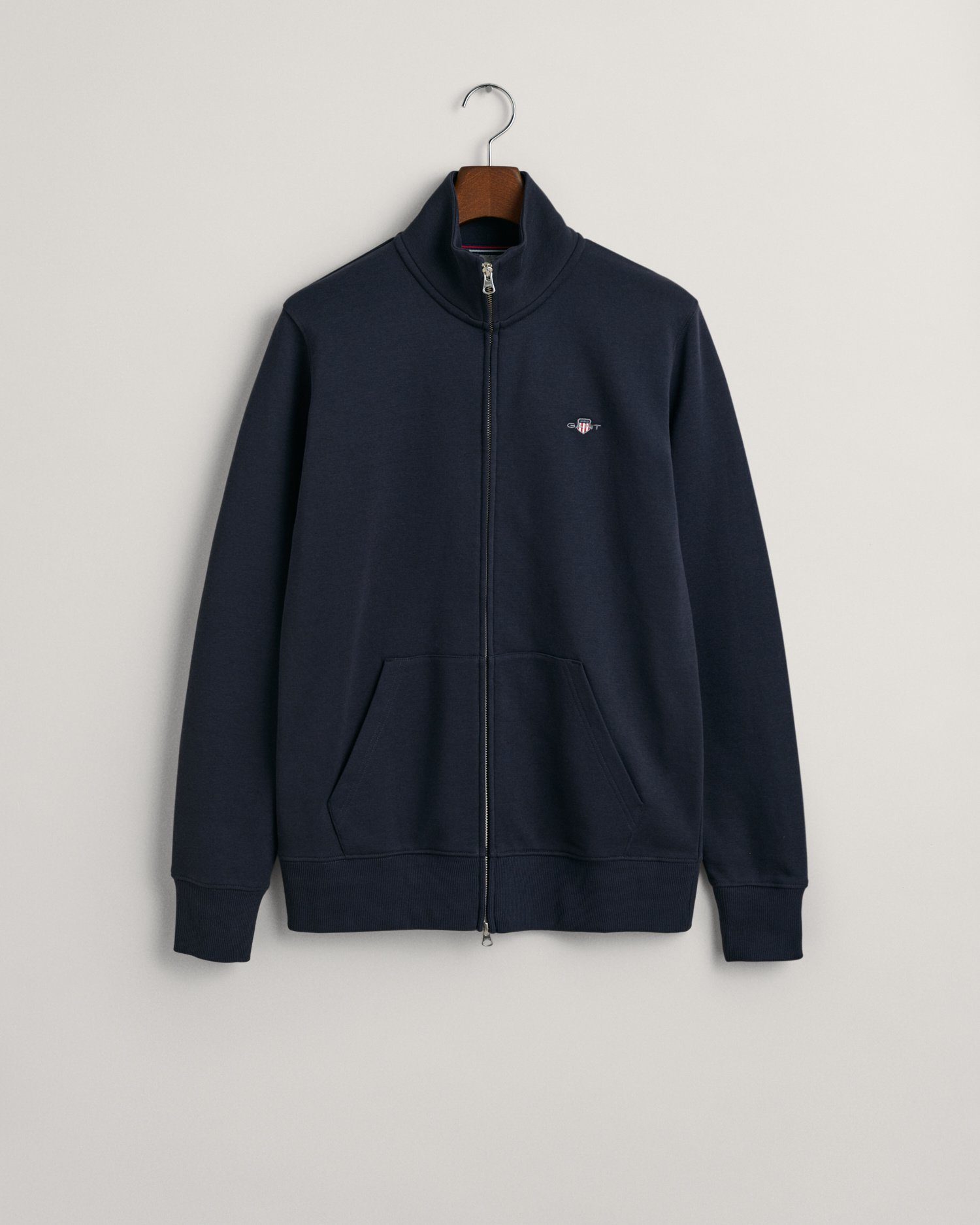 Gant Sweatjacke "REG SHIELD FULL ZIP SWEAT", mit Logostickerei auf der Brus günstig online kaufen