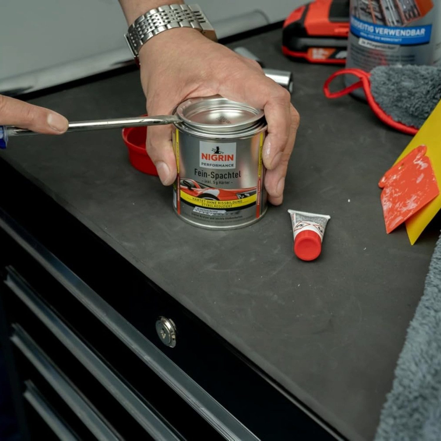 NIGRIN Fertigspachtel Fein-Spachtel mit Härter 250g Spachtel-Masse Auto, (1x 250g Fein-Spachtel), Glättspachtel Zweikomponenten-Spachtel Porenfrei Karosserie Lack