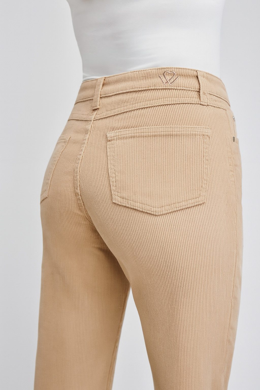 wonderjeans Cordhose Loose Fit mit aktuell weiten Beinverlauf günstig online kaufen