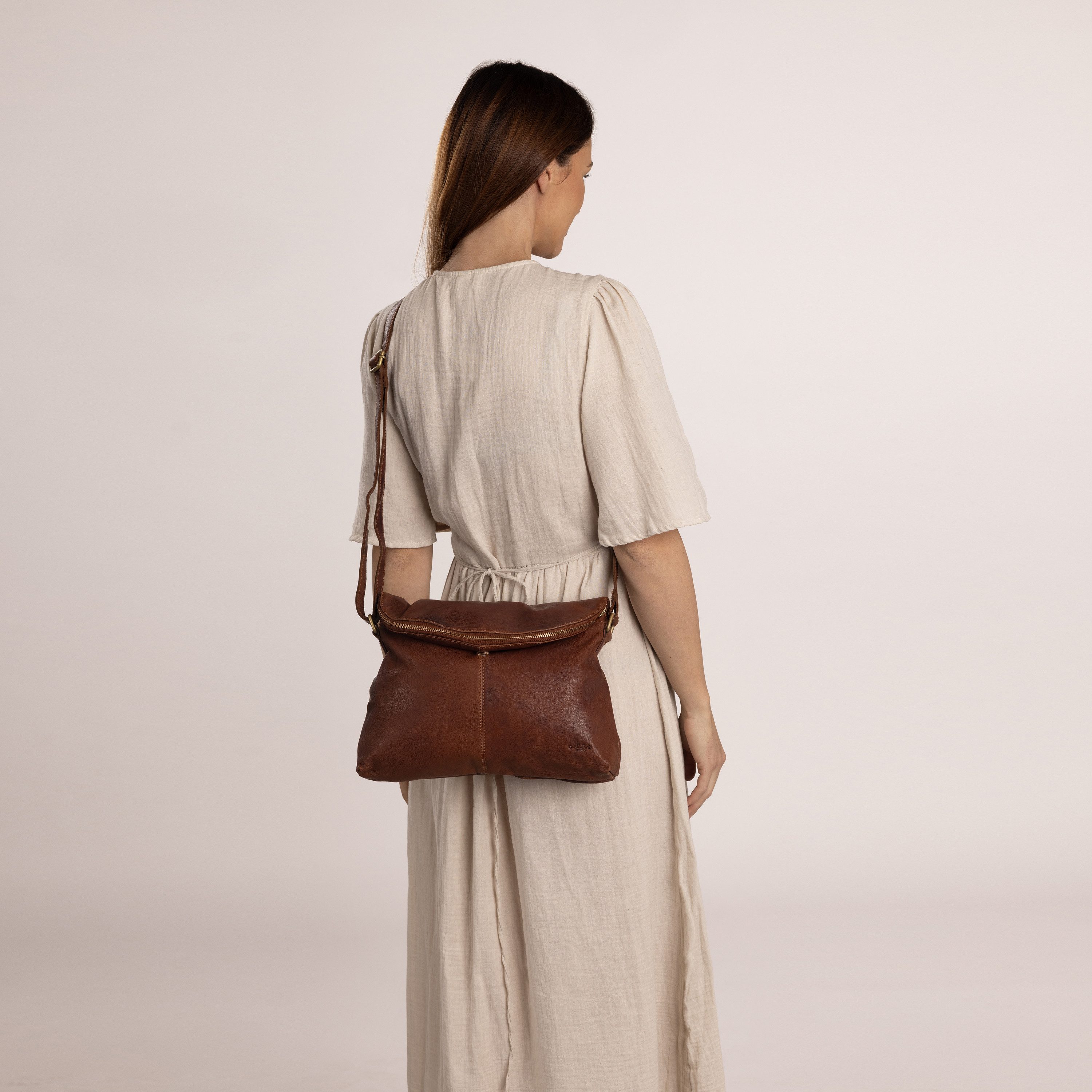 Gusti Leder Umhängetasche Gusti Leder Umhängetasche Gardenia (1-tlg)