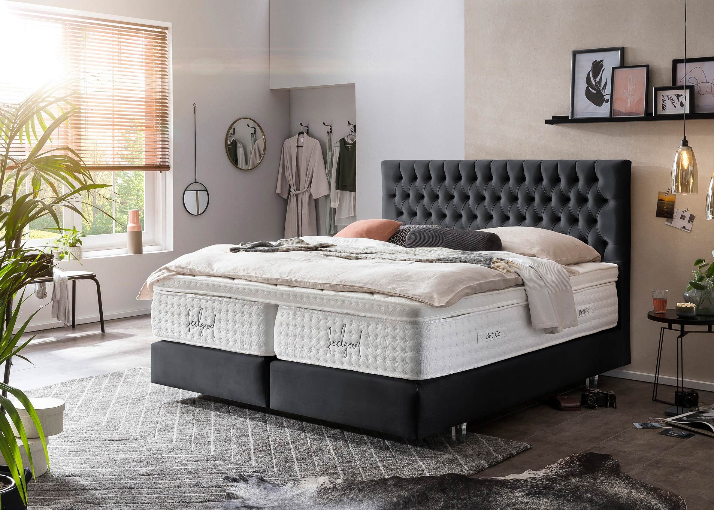 BettCo Boxspringbett Vegas (140 x 200 cm, 7-St., in Schwarz Velours), Chesterfield Design + optionaler Topper, Acryl-Füße Glas-Optik