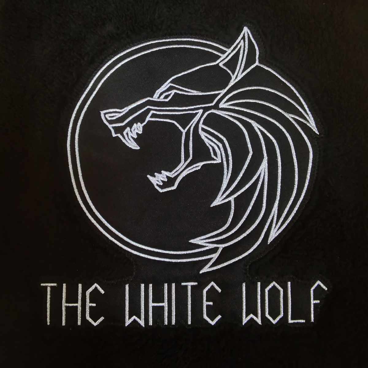 The Witcher Morgenmantel Wolf Logo, Plüsch Flauschig Robe