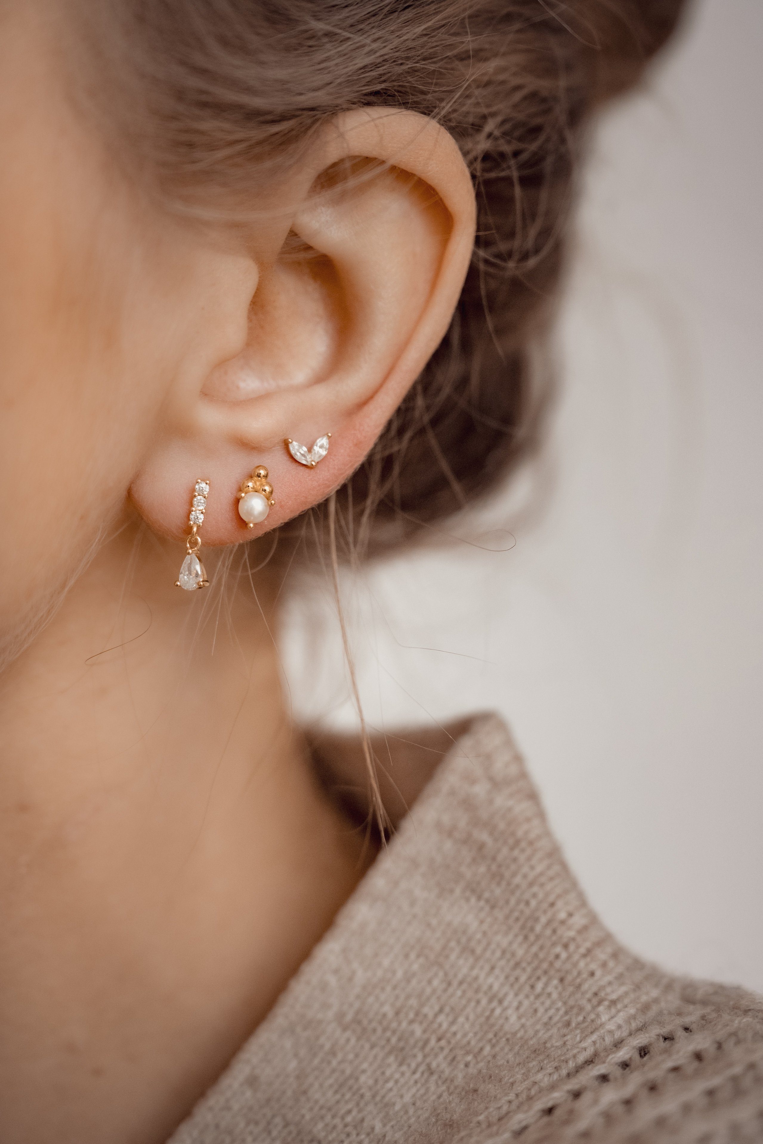 Hey Happiness Ohrstecker-Set Luna für Damen, aus Silber 925 18K vergoldet, Filigrane Ohrstecker mit Perlen & Zirkonia, Layering Schmuck