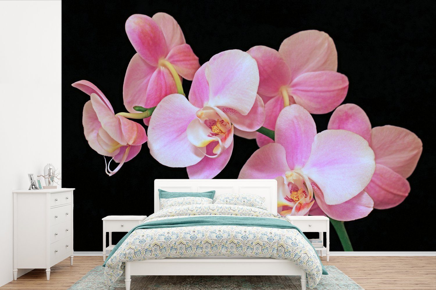 MuchoWow Fototapete Eine Nahaufnahme von rosa Orchideen auf einem schwarzen Hintergrund, Matt, bedruckt, (6 St), Wallpaper für Wohnzimmer, Schlafzimmer, Kinderzimmer, Vinyl Tapete | Fototapeten