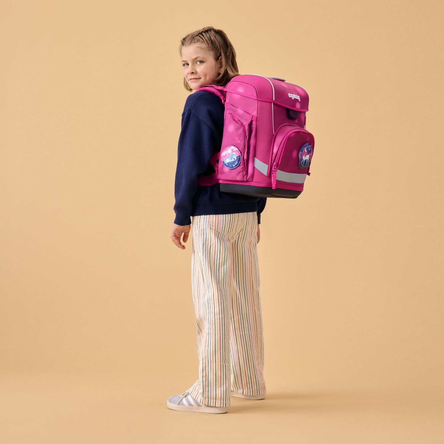 ergobag Schulranzen Schulranzen-Set CUBO LIGHT MondzauBär 5-teilig (5-teilig), Superleicht, Hugging-Rückensystem, für kleine/schmale Kinder – Bild 2 von 5