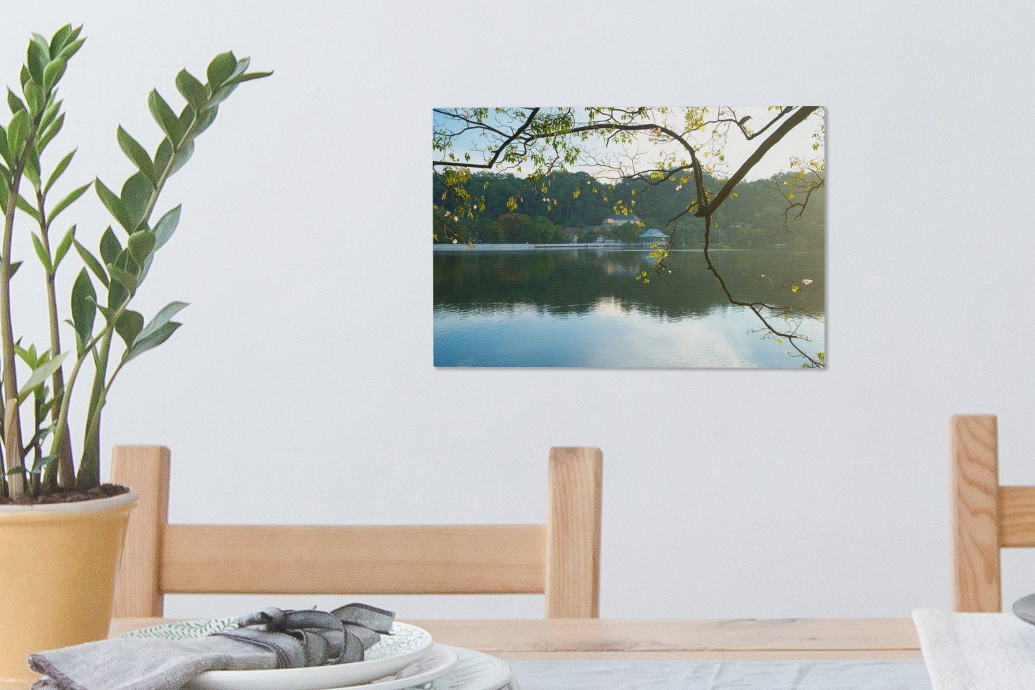 Leinwandbilder, am OneMillionCanvasses® St), mit cm Sri Morgen Lanka, (1 30x20 den Blick auf Wanddeko, in Leinwandbild Wandbild Aufhängefertig, See Zahntempel