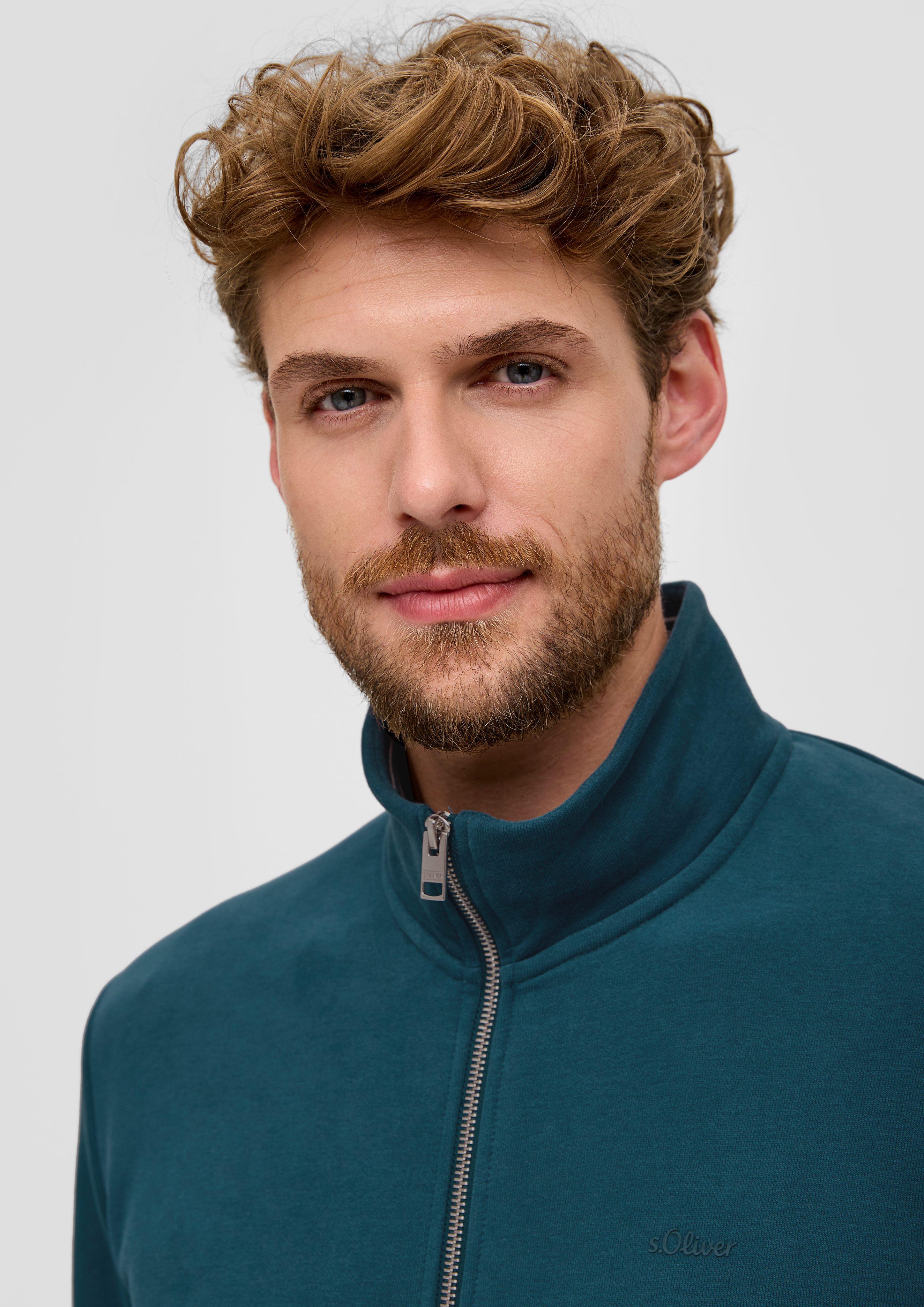 s.Oliver Allwetterjacke Sweatshirt-Jacke mit Stehkragen Streifen-Detail türkis dunkles Logo
