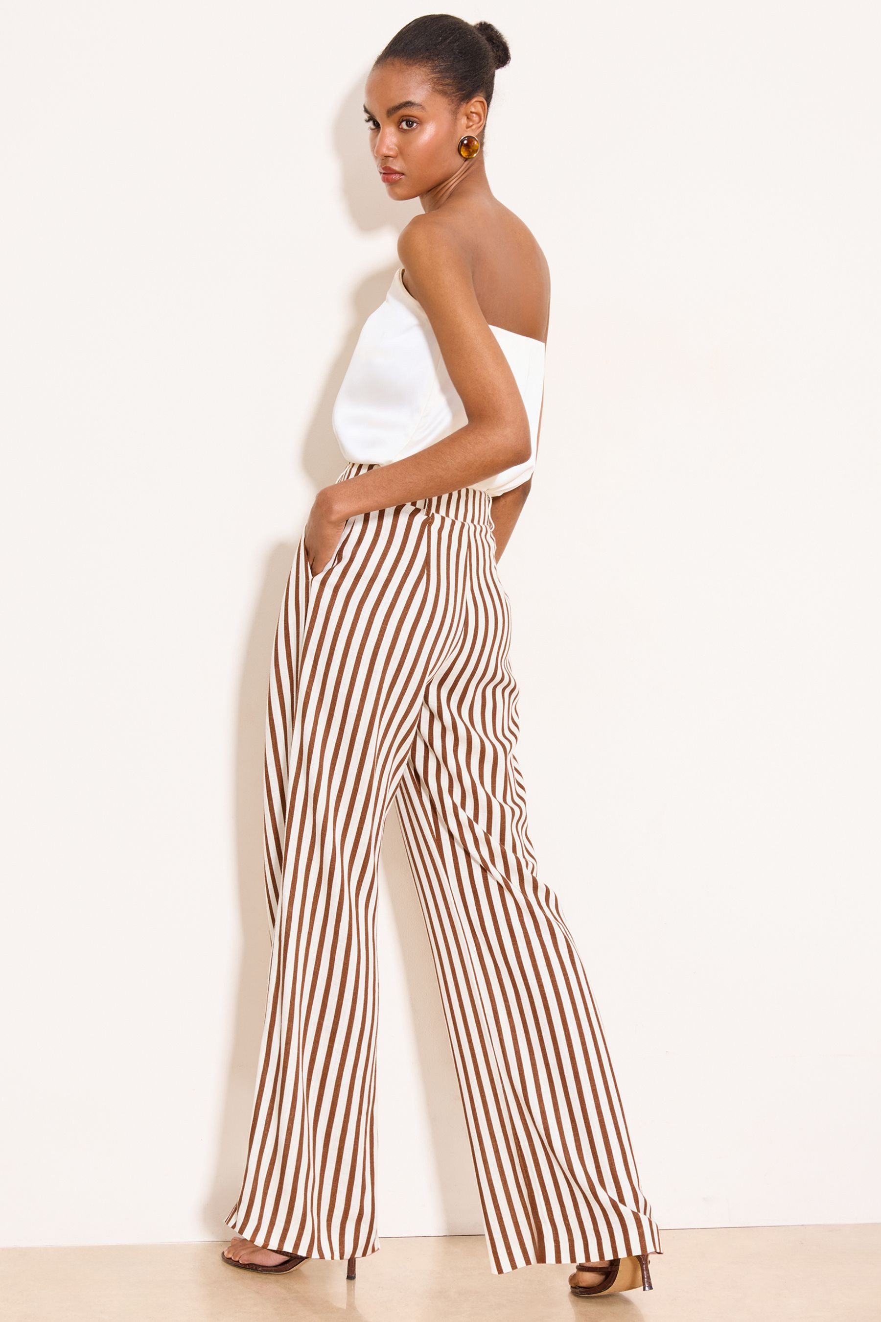 LIPSY Anzughose Lipsy Tailored Fit Hose mit weitem Bein und Riegel (1-tlg)