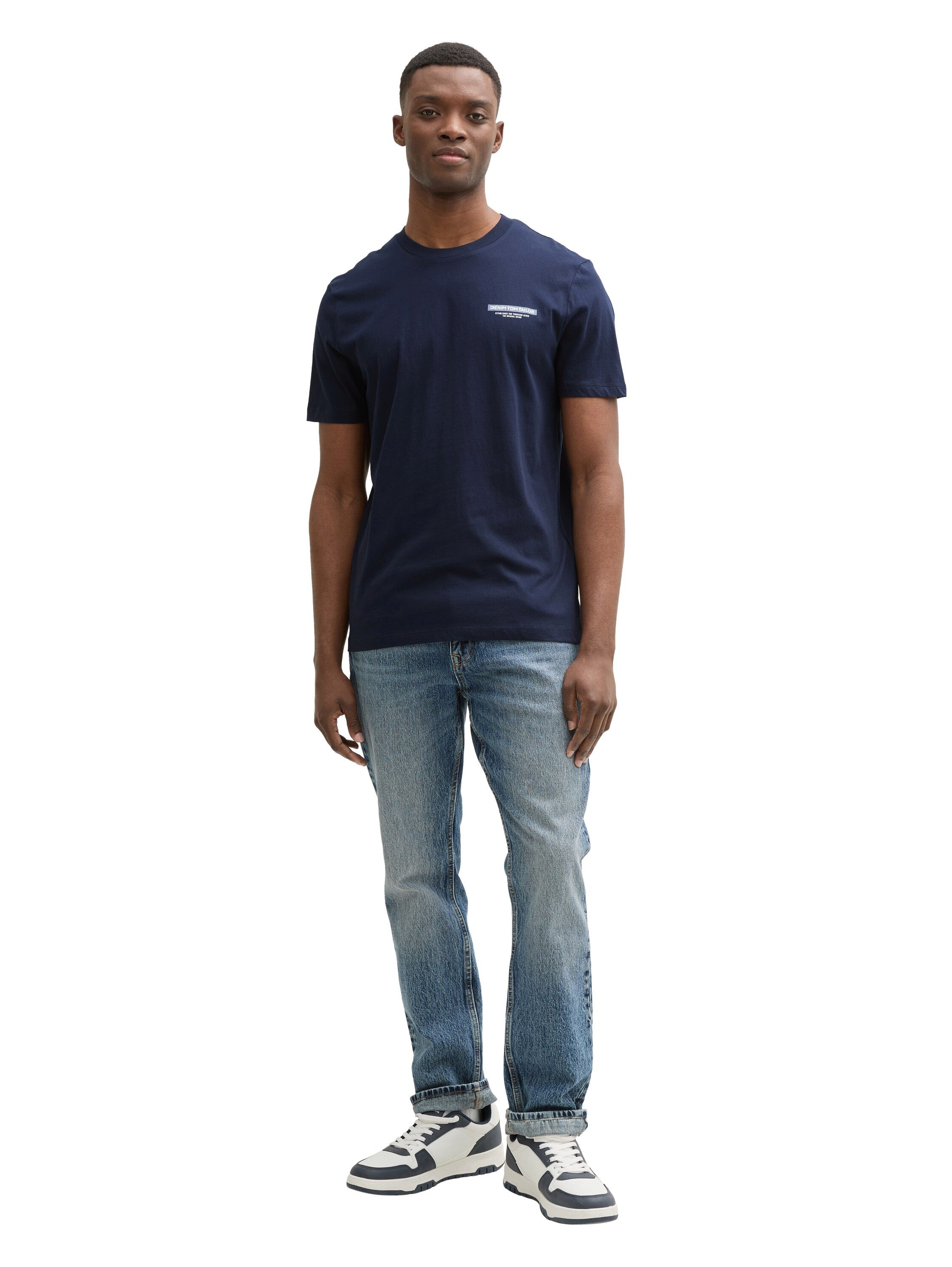 TOM TAILOR Denim Rundhalsshirt mit verschiedenen Logo Prints – Bild 4 von 5