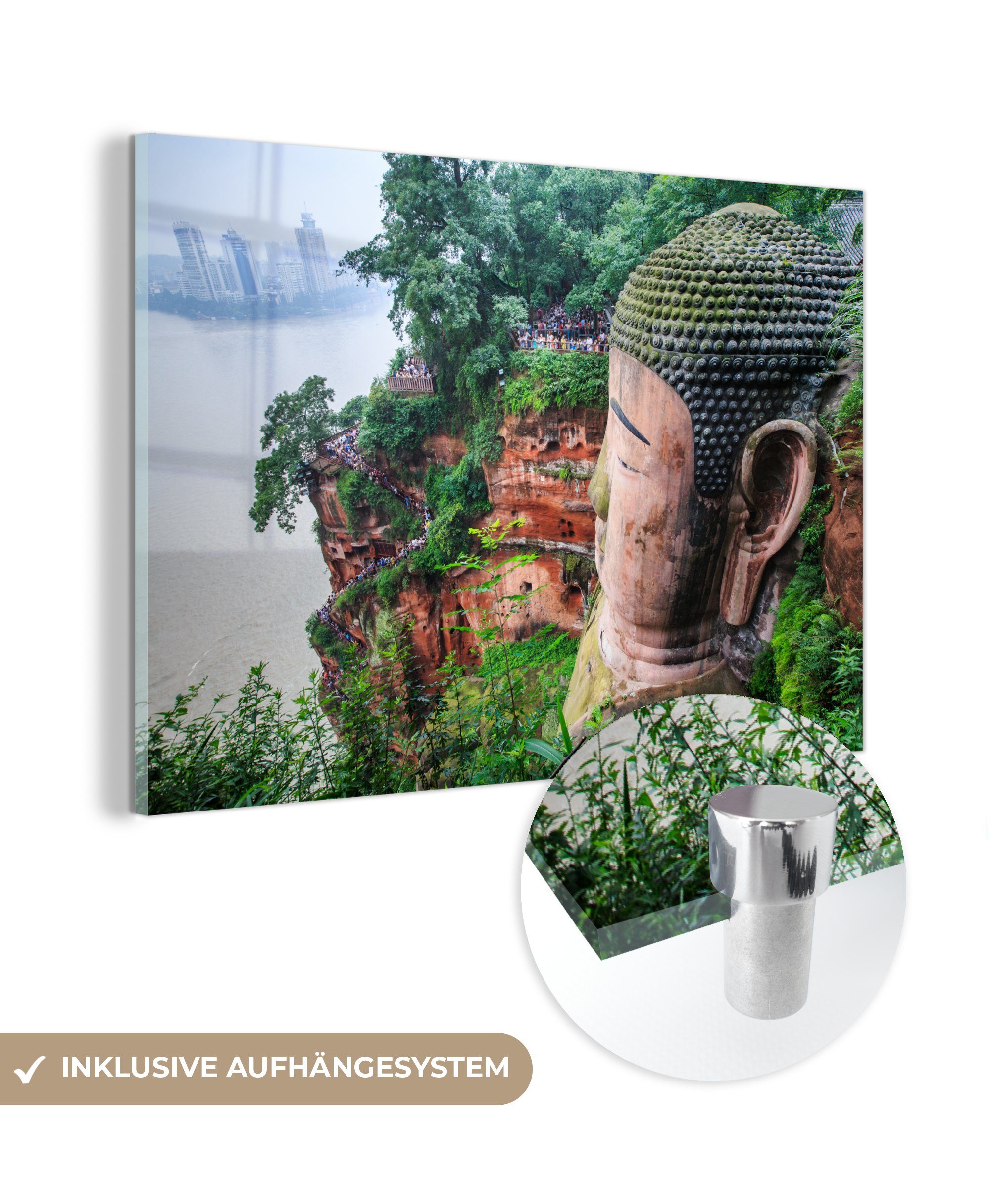 MuchoWow Acrylglasbild Der große asiatische Buddha von Leshan mit der Stadt im Hintergrund in, (1 St), Acrylglasbilder Wohnzimmer & Schlafzimmer