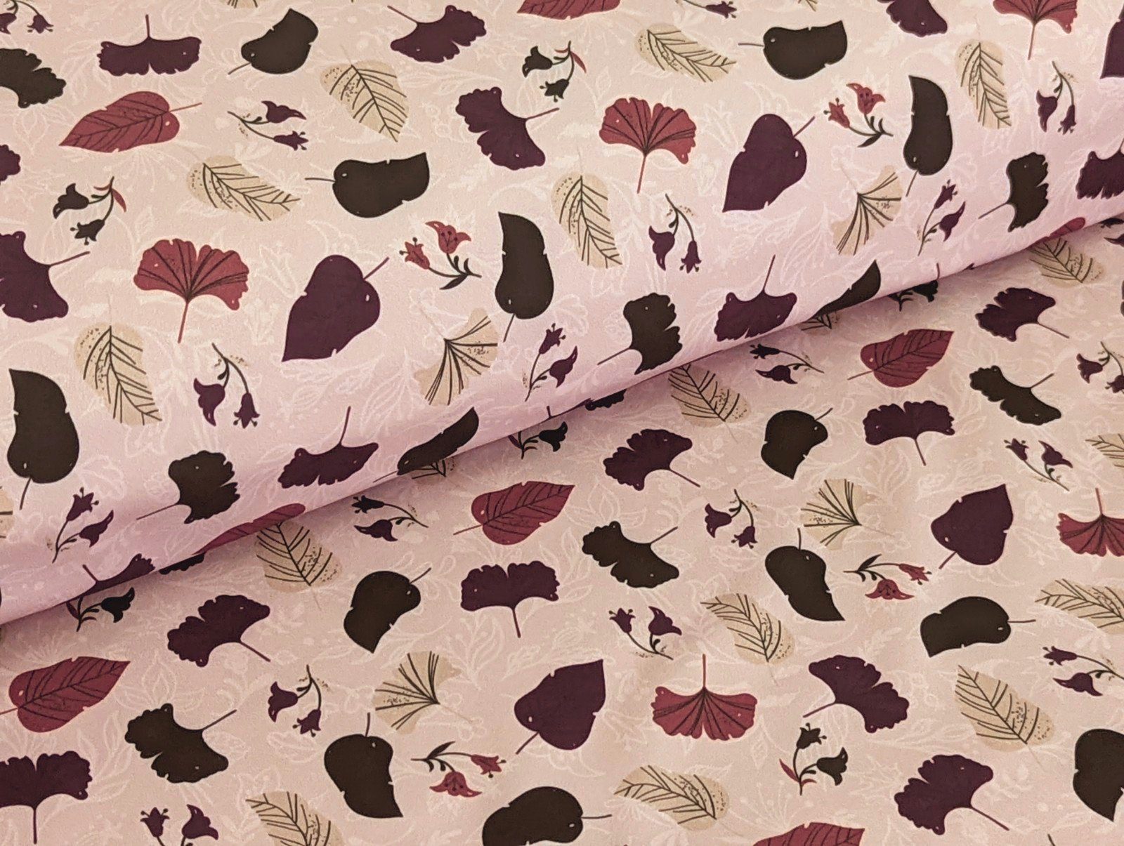 Corileo Stoff Softshell Herbstliche Blätter Blüten auf Dusty Pink Regenstoff, Regenabweisend