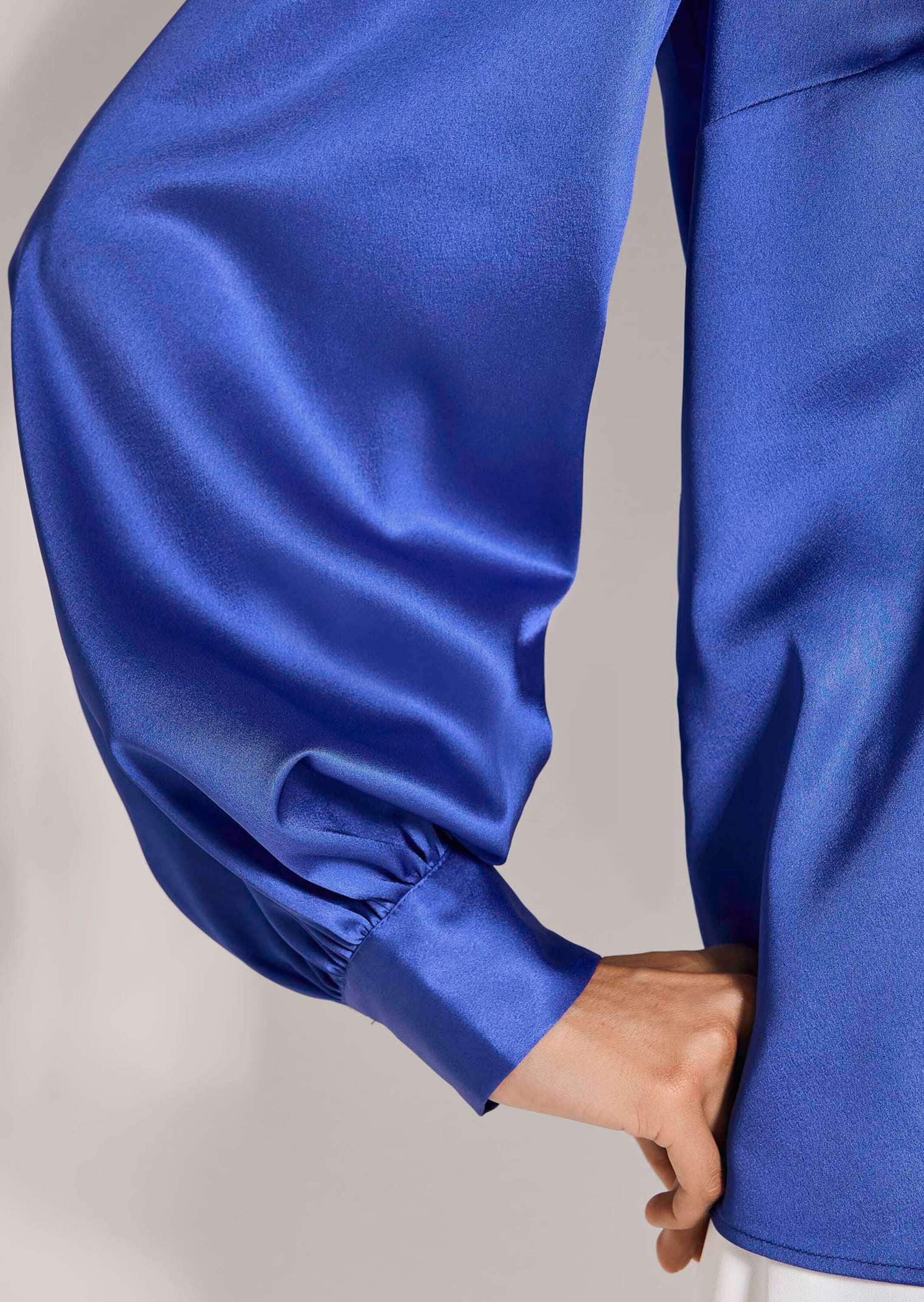 MADELEINE Langarmbluse Blusenshirt mit schimmerndem Glanz Schlupfbluse mit V-Ausschnitt, Mittelnaht, Seitenschlitze und Langarm – Bild 4 von 5