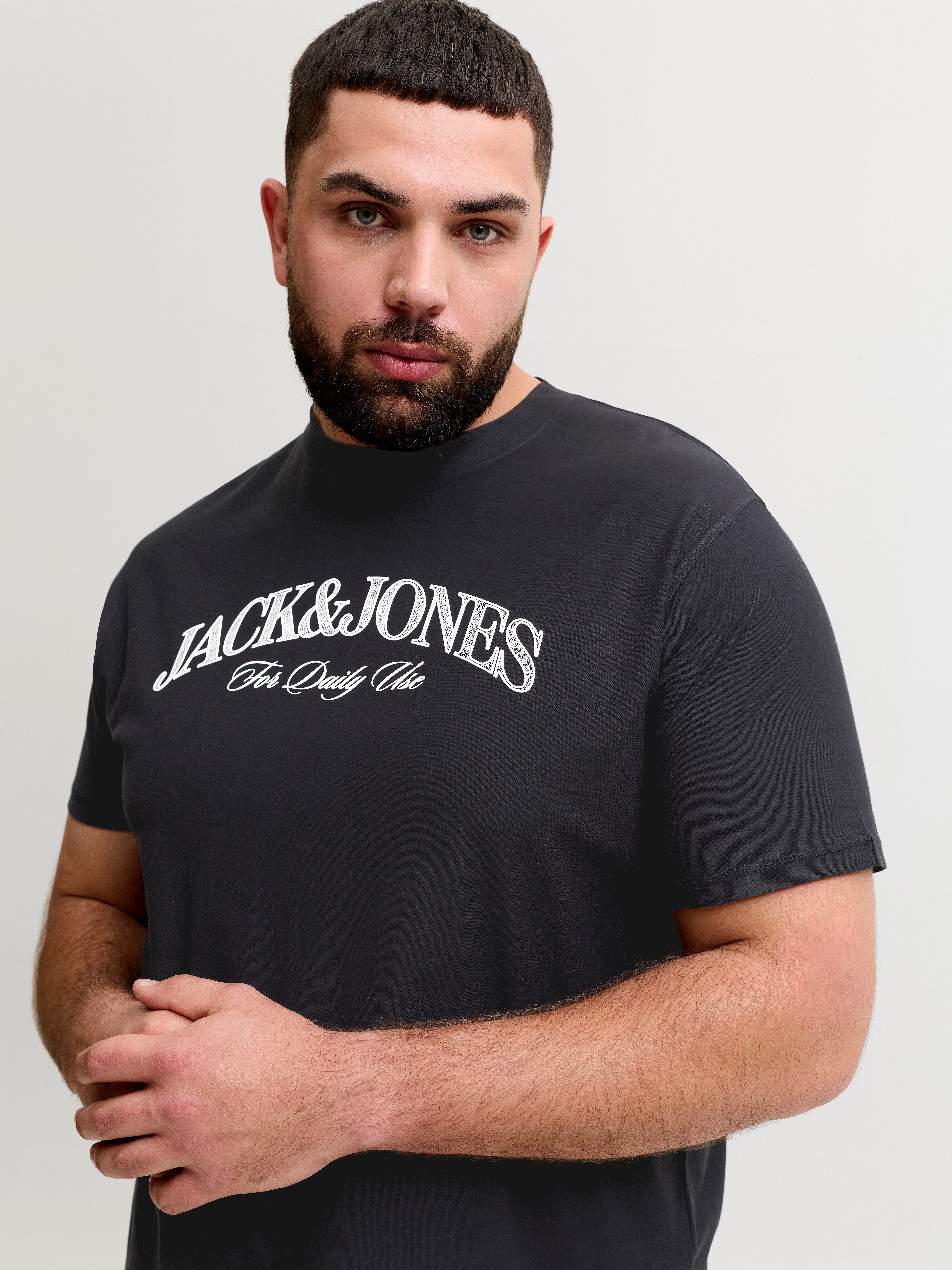 Jack & Jones PlusSize T-Shirt JORCASSIS BRANDING TEE SS CREW NECK PLS mit Logo Schriftzug