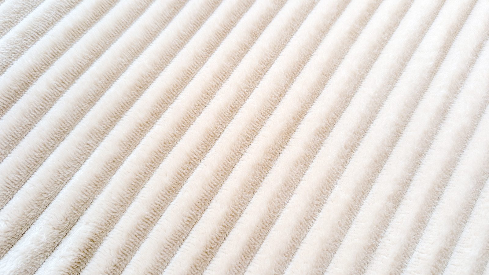 heimtexland Dekokissen Super Soft Cord Kissenbezug Sofakissen Kissenhülle, 45x45 I weich und flauschig I Kuschelkissen Kord I creme – Bild 3 von 5