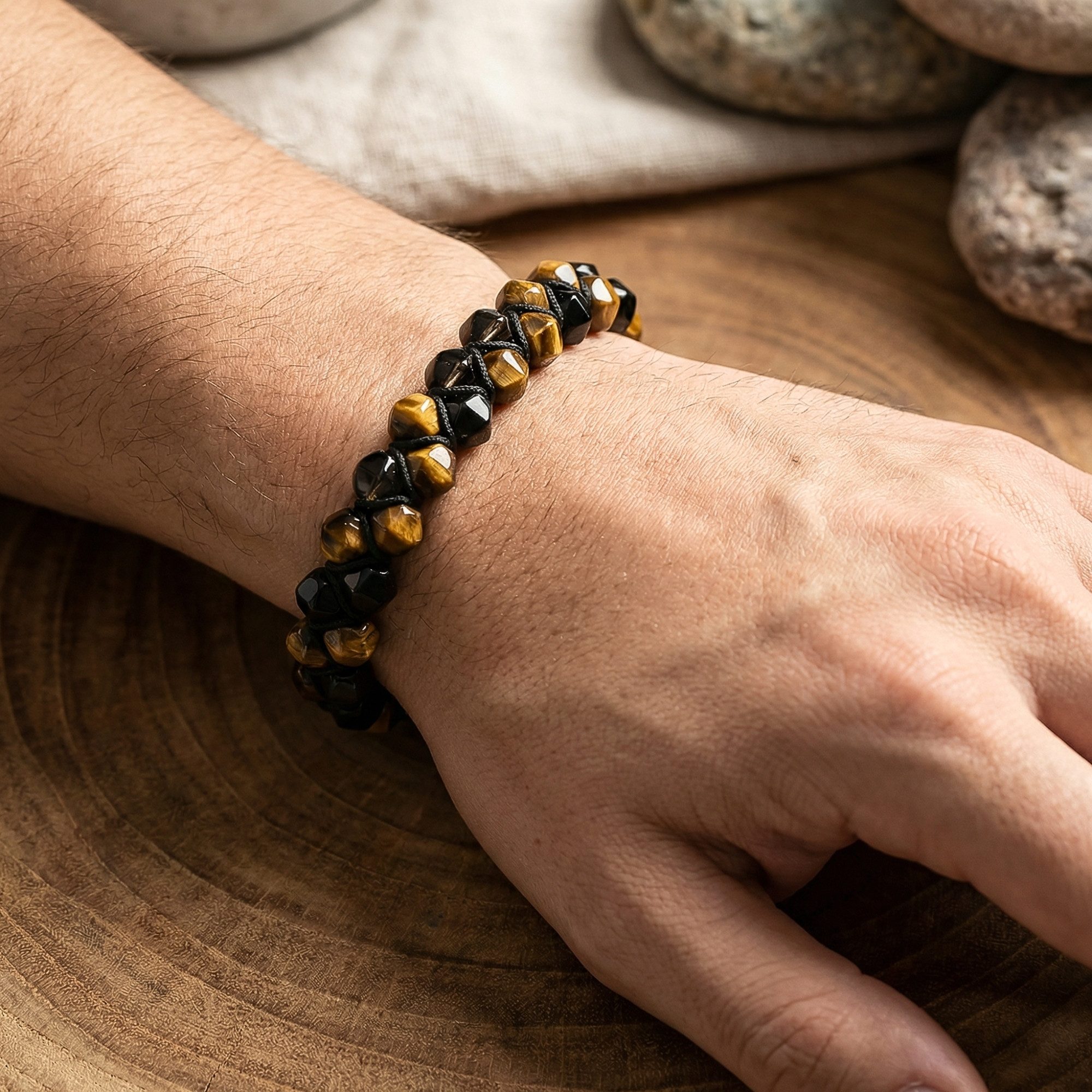 UNIQAL.de Perlenarmband Naturstein Turmalin facettiert (Unisex-Armband mit verstellbarer Makramé-Schließe, Echte Steinperlen, präzise geschliffen, handgefertigt – Bild 3 von 5