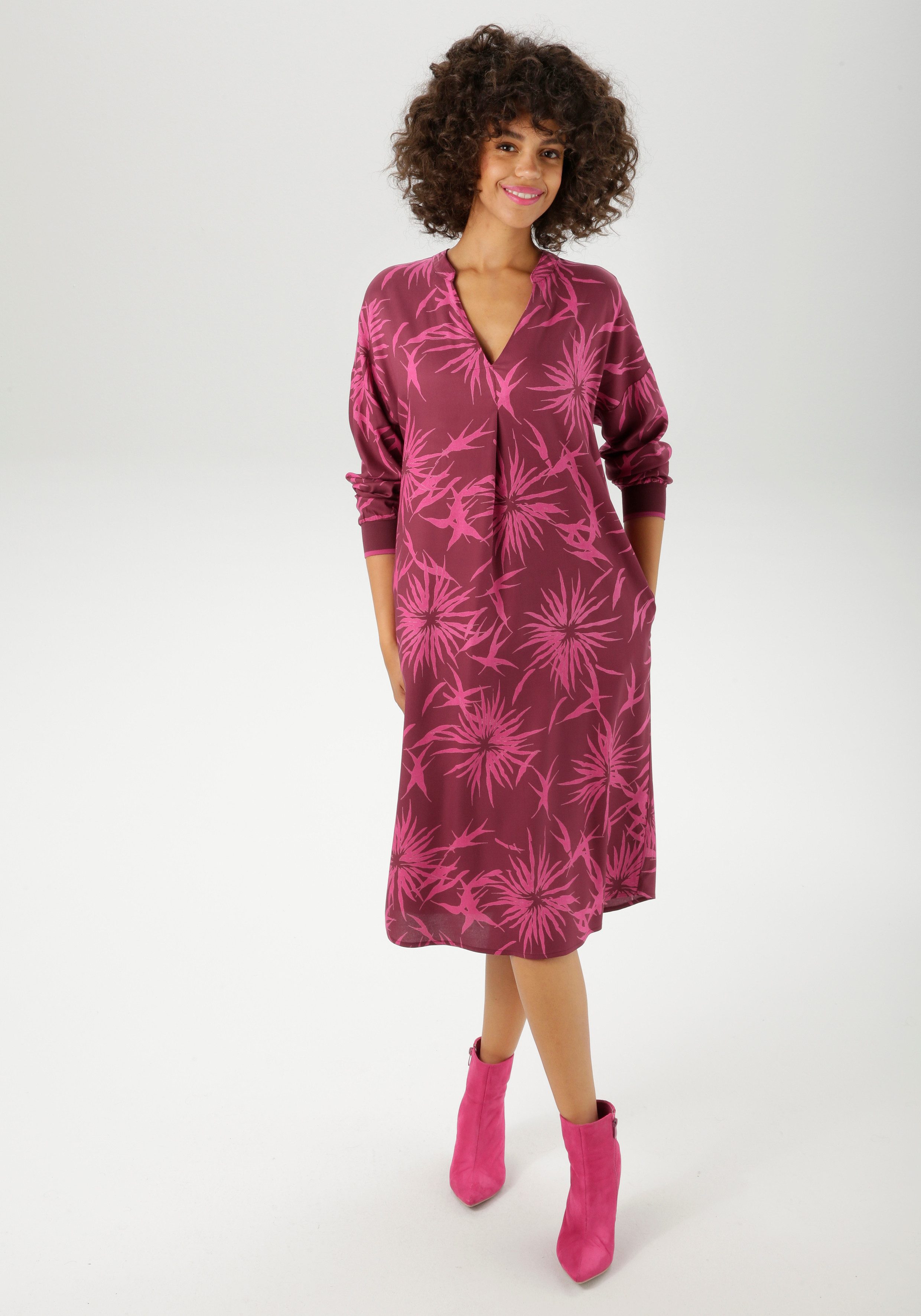 Aniston CASUAL Tunikakleid mit trendfarbigem, grafischen Blumendruck