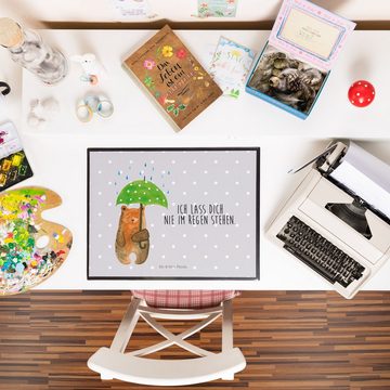 Mr. & Mrs. Panda Schreibtischunterlage Bär Regenschirm - Grau Pastell - Geschenk, Bürobedarf, Schreibtischau, (1 tlg)