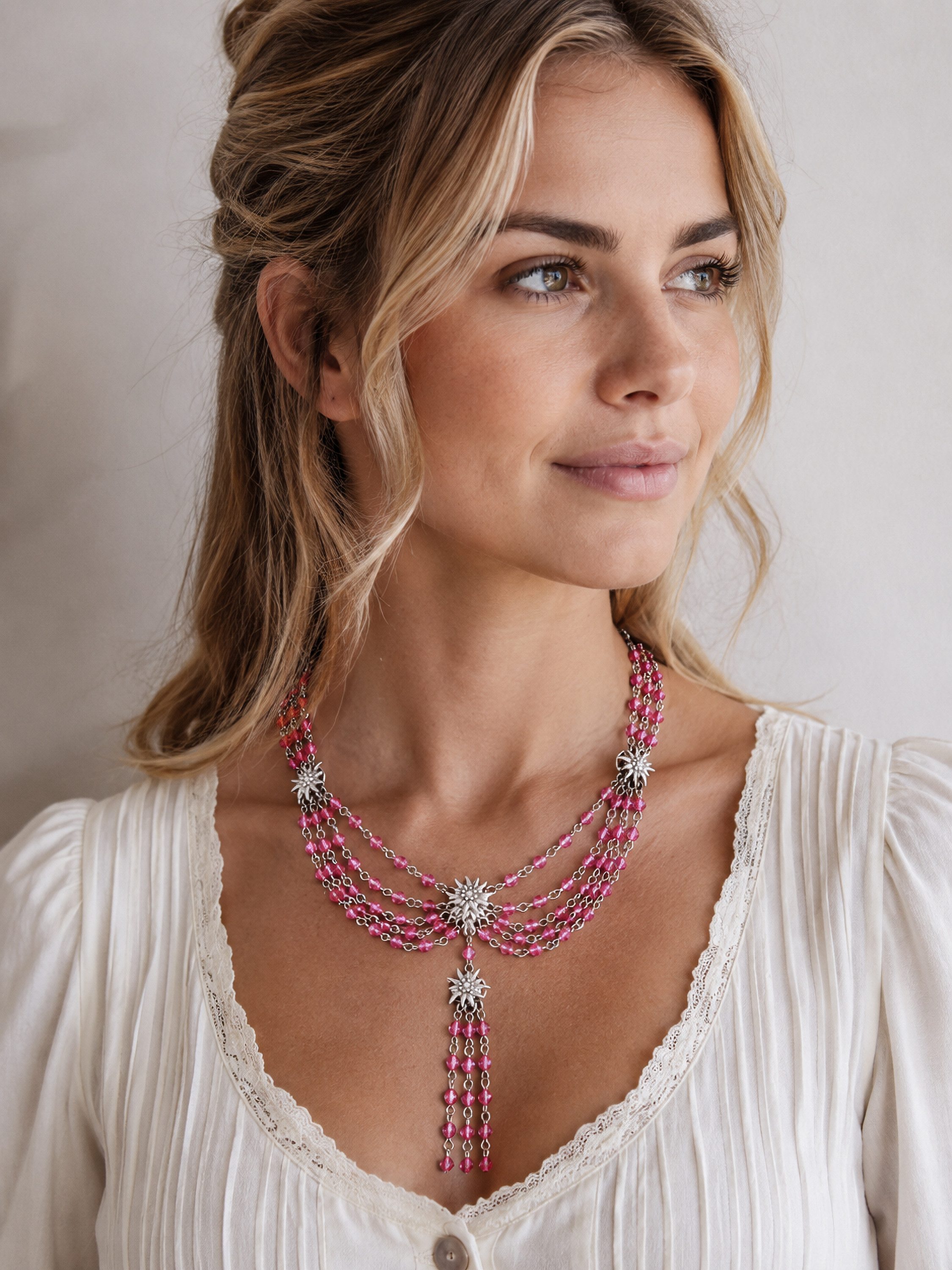 Allgäu Rebell Kette mit Anhänger Peggy, mit kleinen Edelweiß – Bild 2 von 3