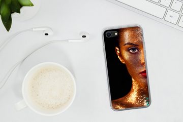 MuchoWow Handyhülle Make-up - Gold - Frau - Luxus - Glitzer - Kunst, Handyhülle Apple iPhone 7, Smartphone-Bumper, Print, Handy Schutzhülle