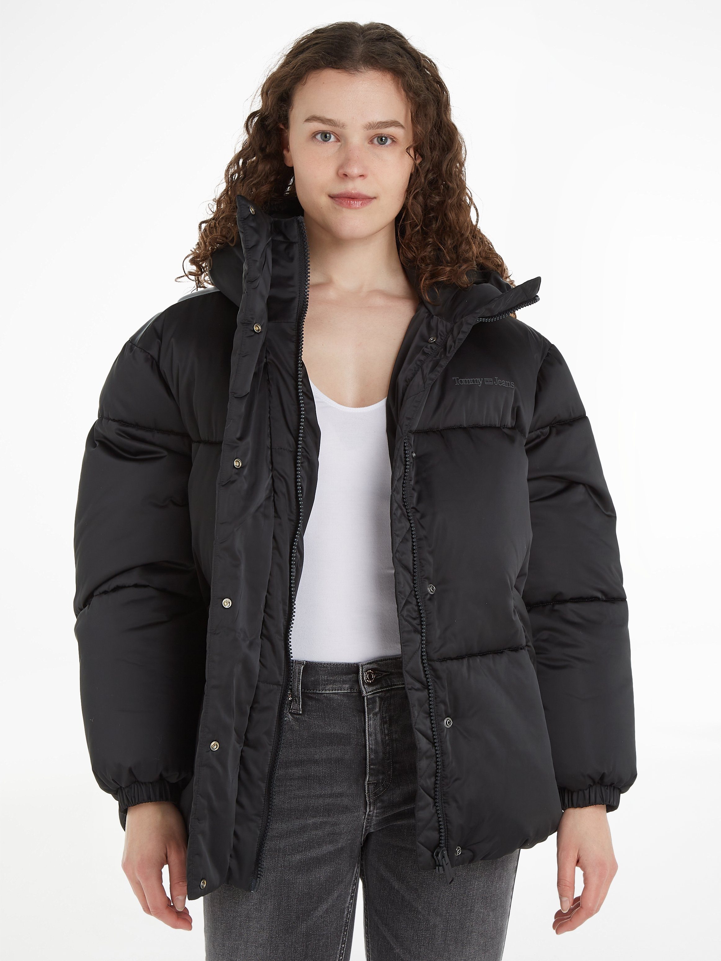 Tommy Jeans Steppjacke TJW OVR SATIN PUFFER mit Tommy Jeans Markenlabel