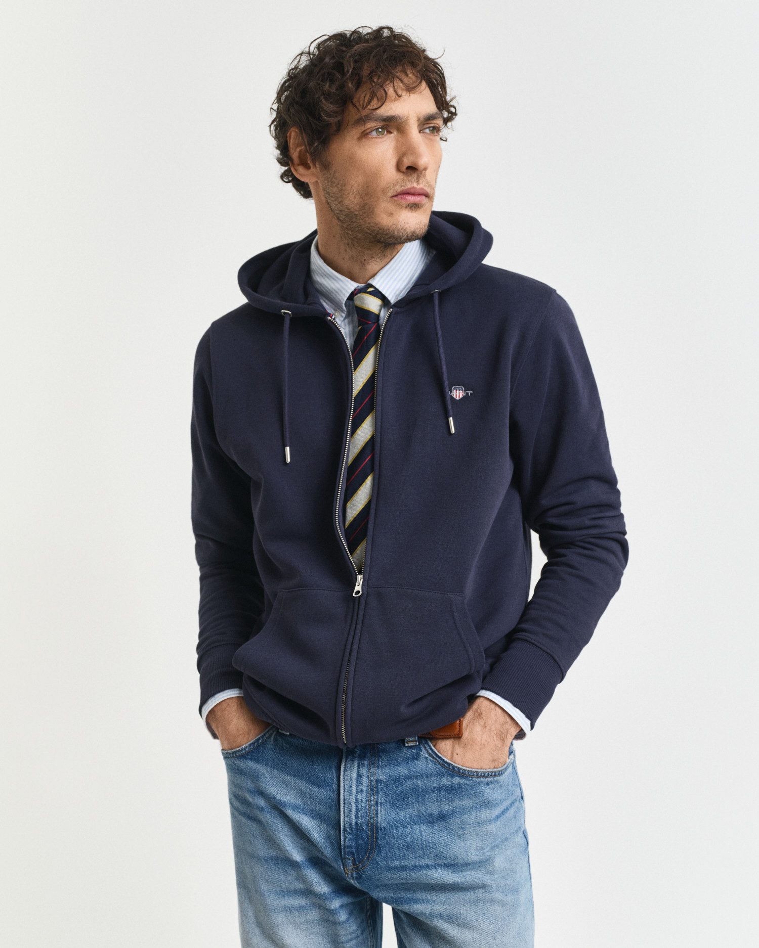 Gant Kapuzensweatjacke REG SHIELD FULL ZIP HOODIE mit Logostickerei auf der günstig online kaufen