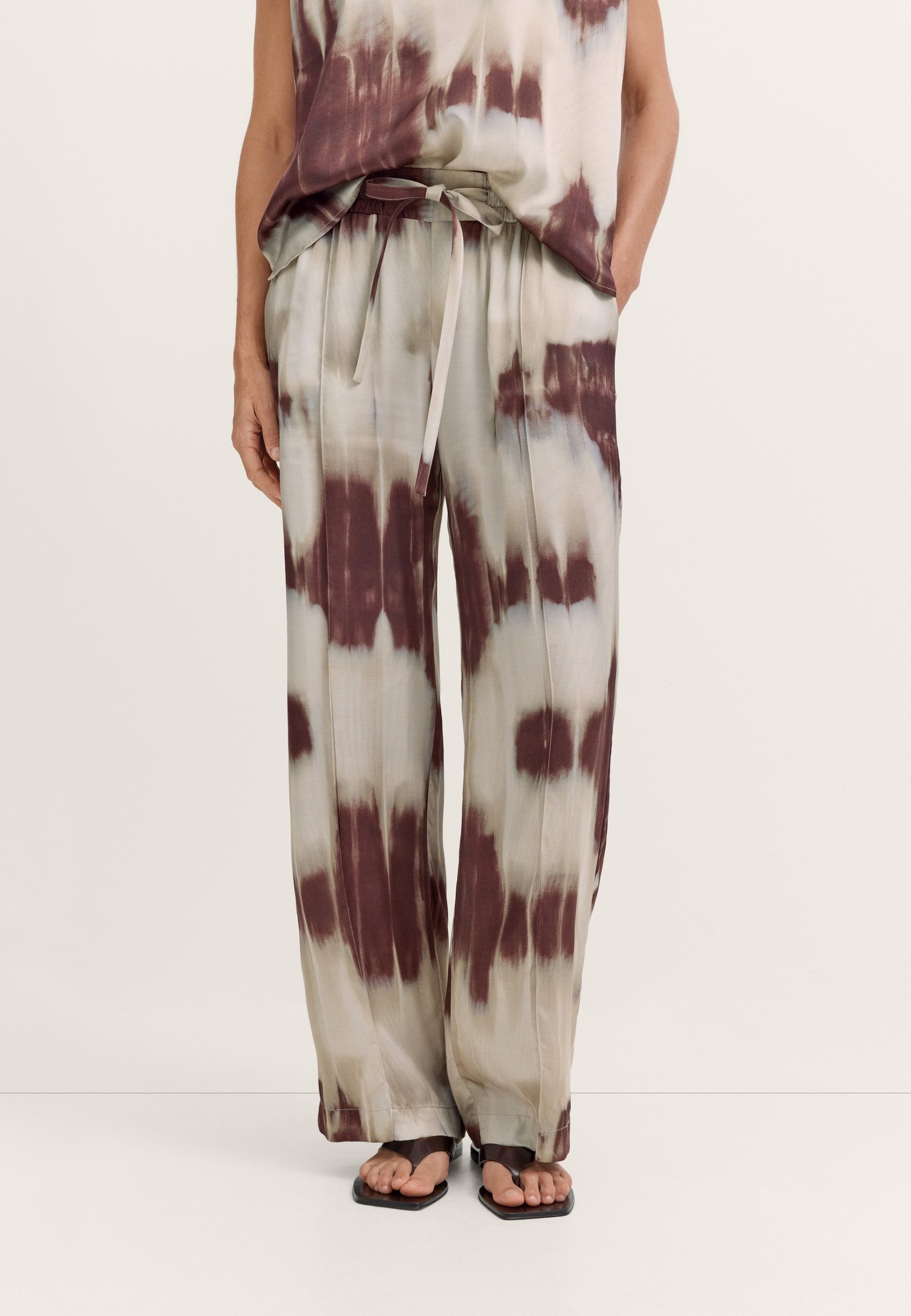 bugatti Stoffhose mit grafischem Print aus Viskose