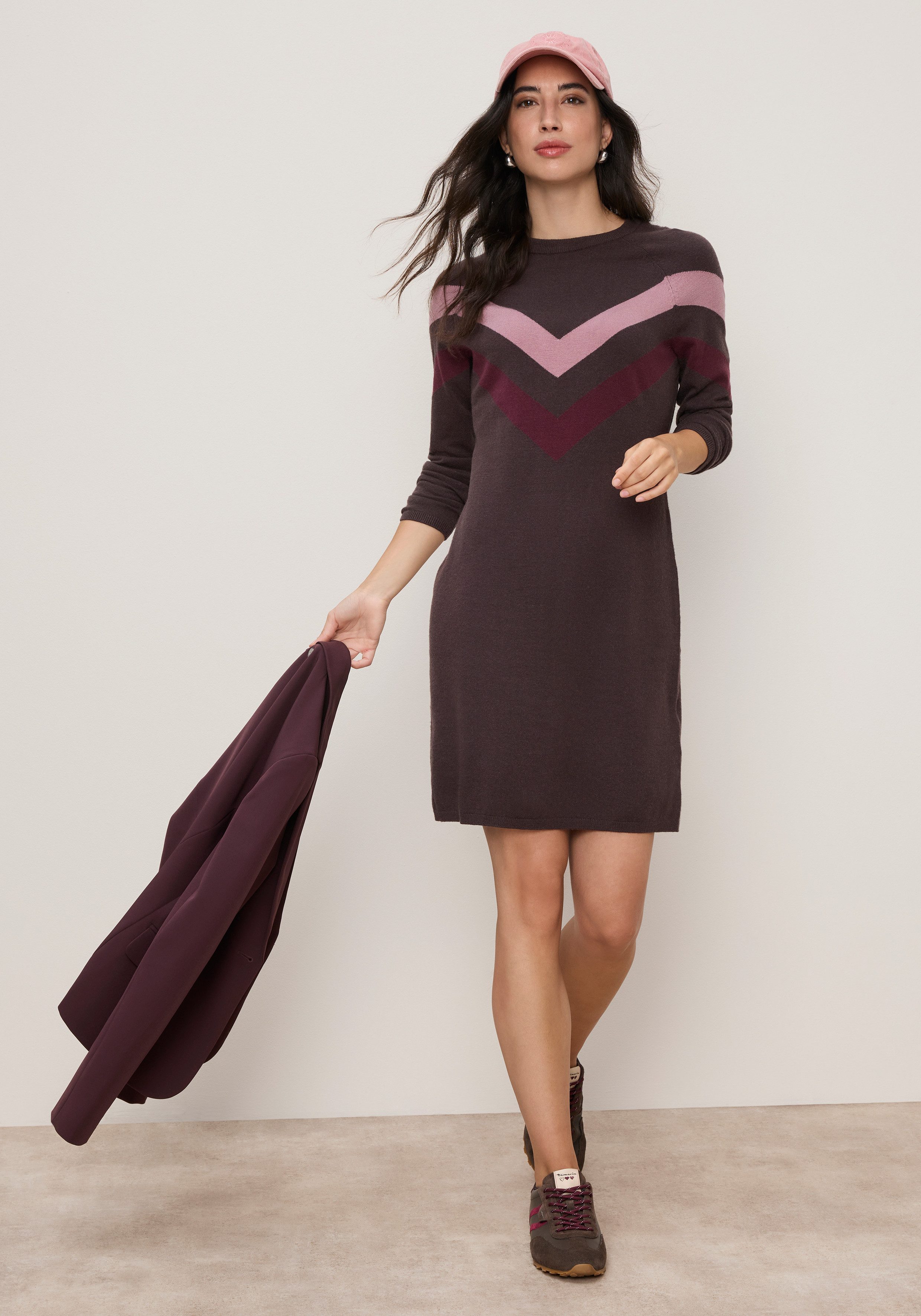 Tamaris Strickkleid aus angenehmer Viskosemischung lässiger Look mit Zickzack-Muster – Bild 4 von 5