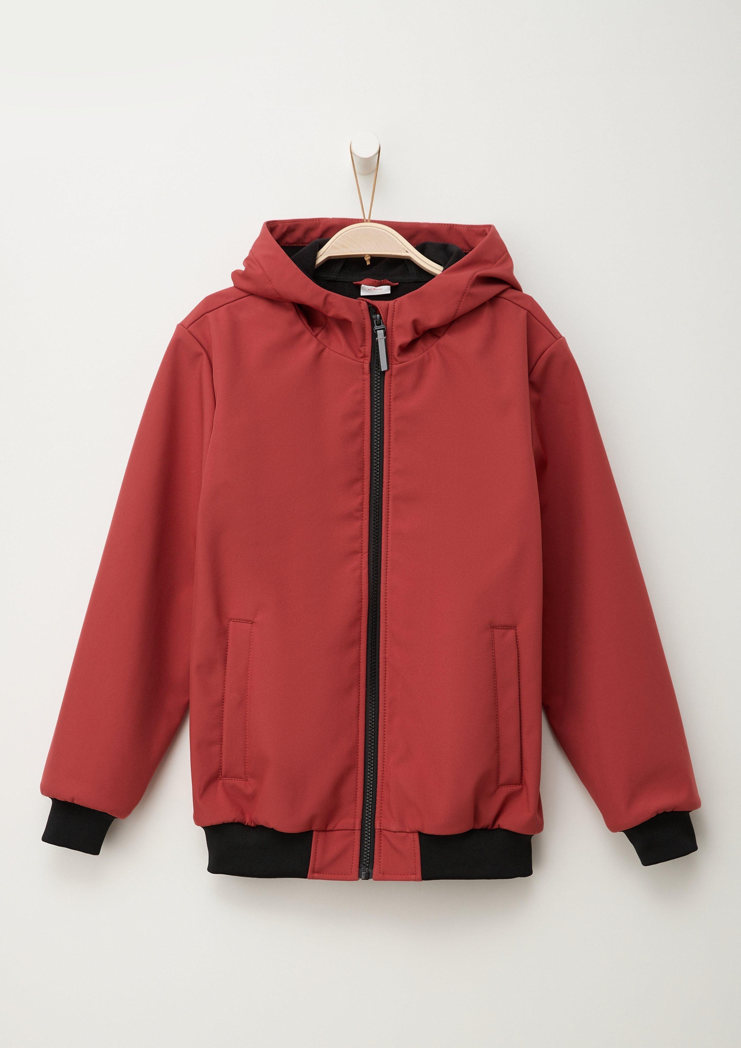 s.Oliver Outdoorjacke Softshelljacke mit Kapuze und Fleece innen