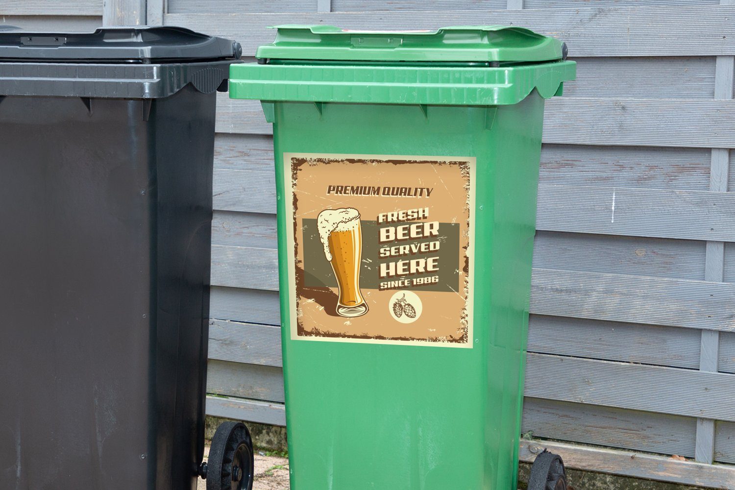 Mannshöhle (1 St), Bier Vintage Sticker, Mülleimer-aufkleber, - - Container, - MuchoWow Wandsticker Abfalbehälter Mülltonne, Schaum