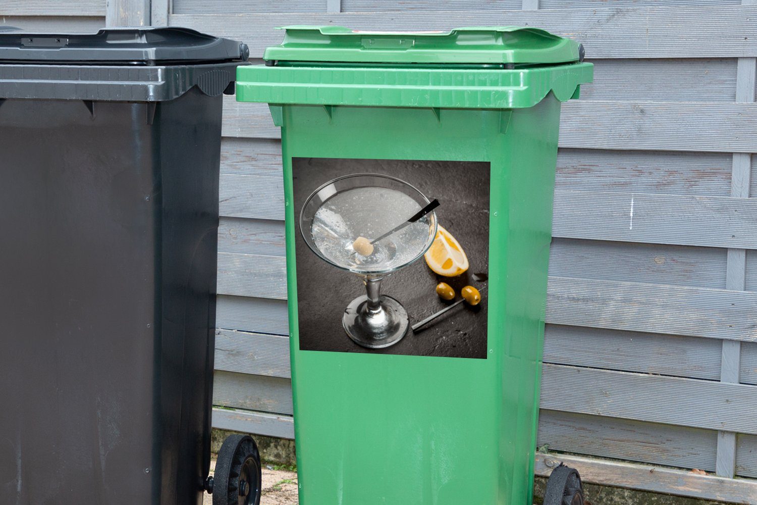 Oliven Container, - Martini Mülltonne, Wandsticker (1 St), Früchte Mülleimer-aufkleber, Abfalbehälter Sticker, MuchoWow - Alkohol -