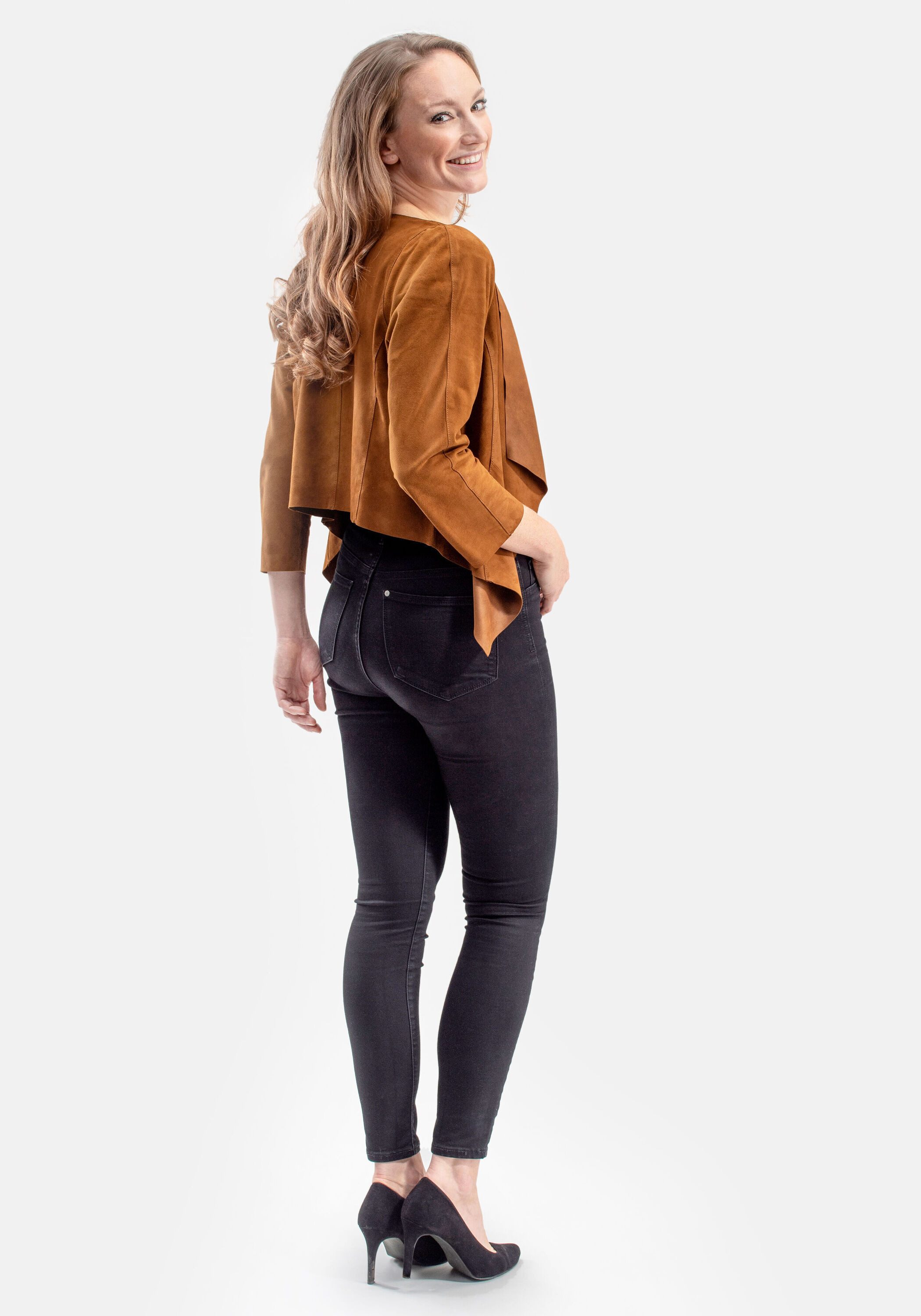 18N62 Boleroblazer NECHARMOISE (1-tlg) aus Ziegenvelours mit offenen Säumen