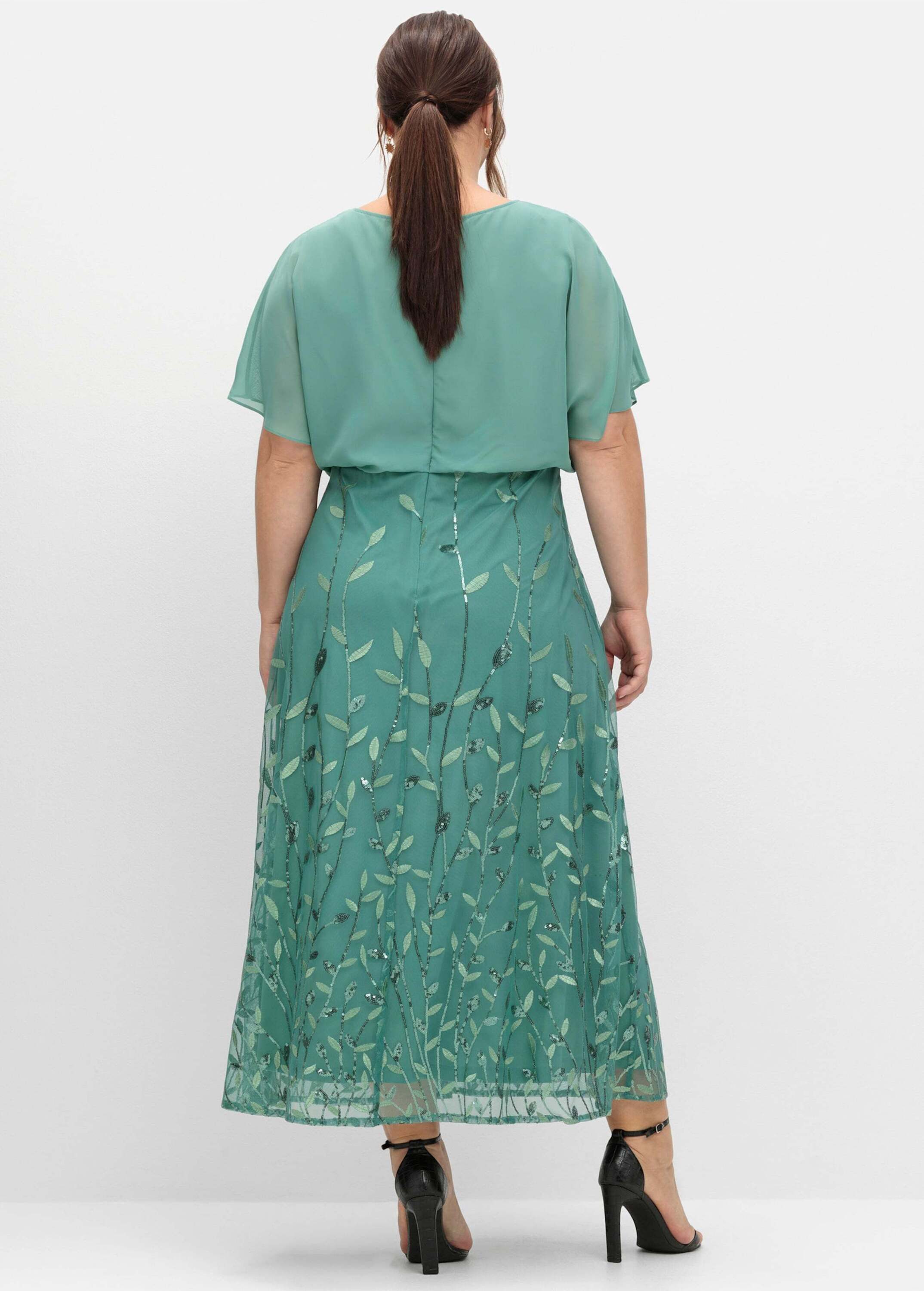 Sheego Etuikleid Abendkleid Kurzarm mit Stickereien und Pailletten am Rock