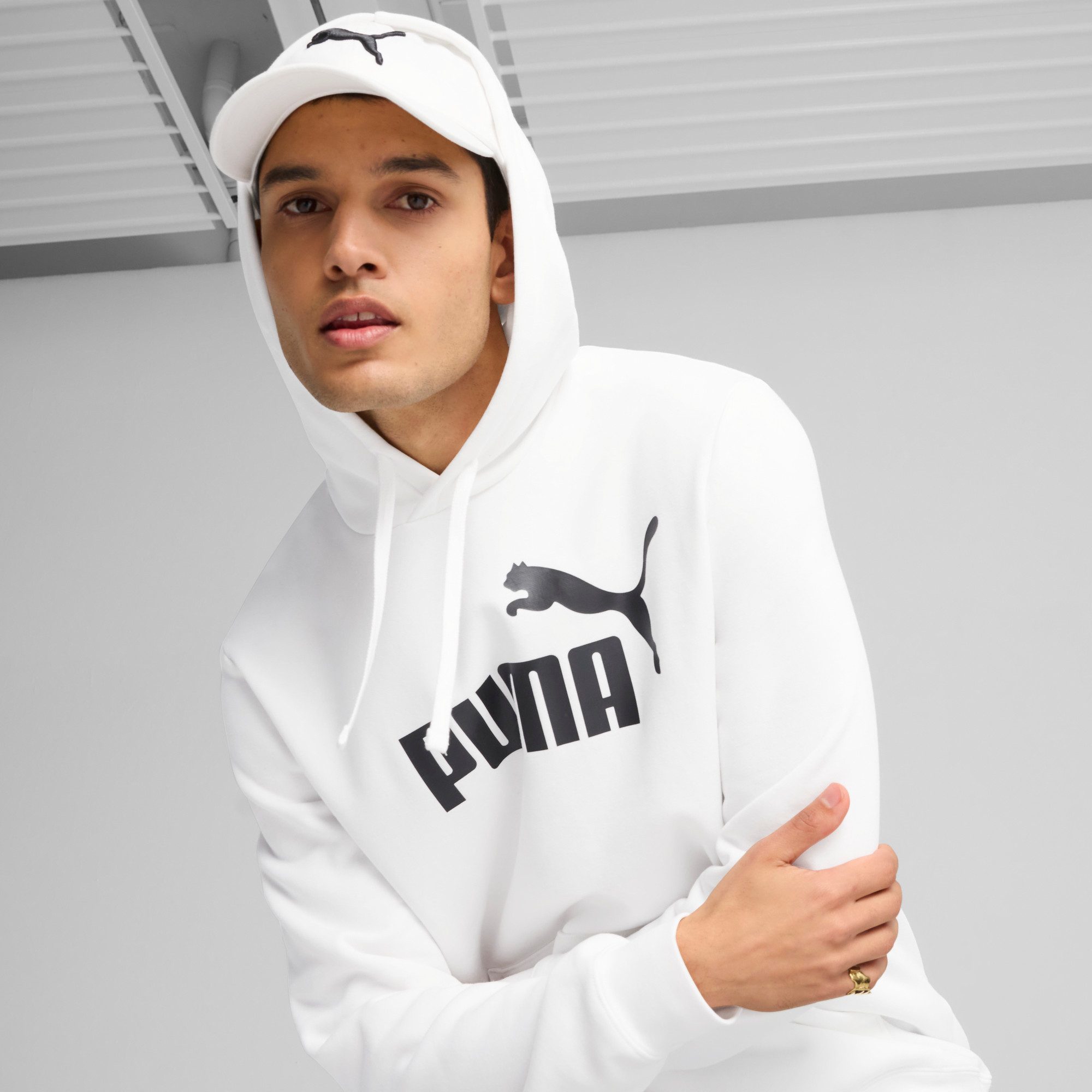 PUMA Kapuzensweatshirt ESS NO 1 LOGO HOODIE FL reguläre Passform, mit verstellbarer Kapuze, mit Kängurutasche