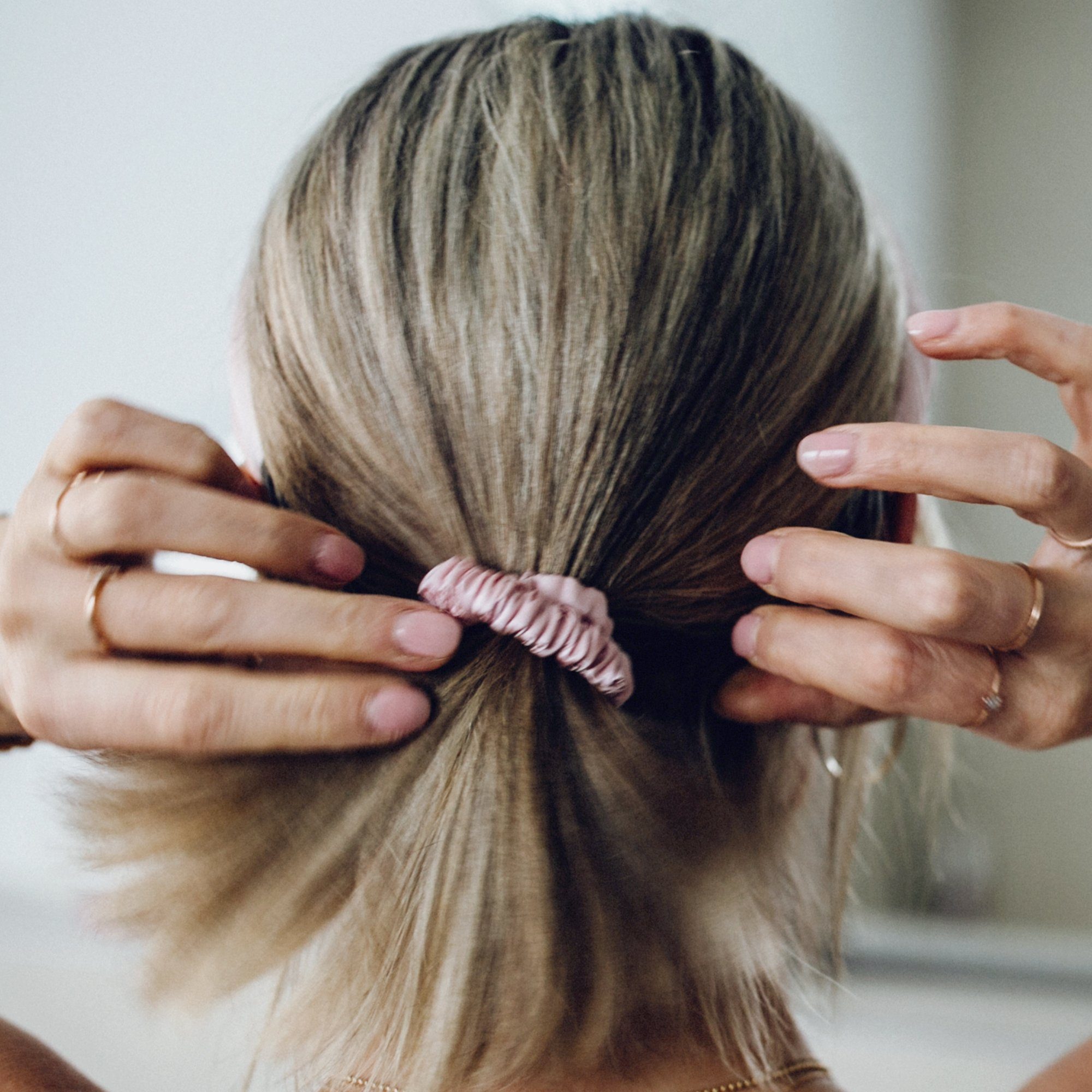 einem hairband und scrunchie set und Haarreif Haargummi s, DELICAT & aus Luxuriöses AILORIA einem Set Haargummi pink DOUX
