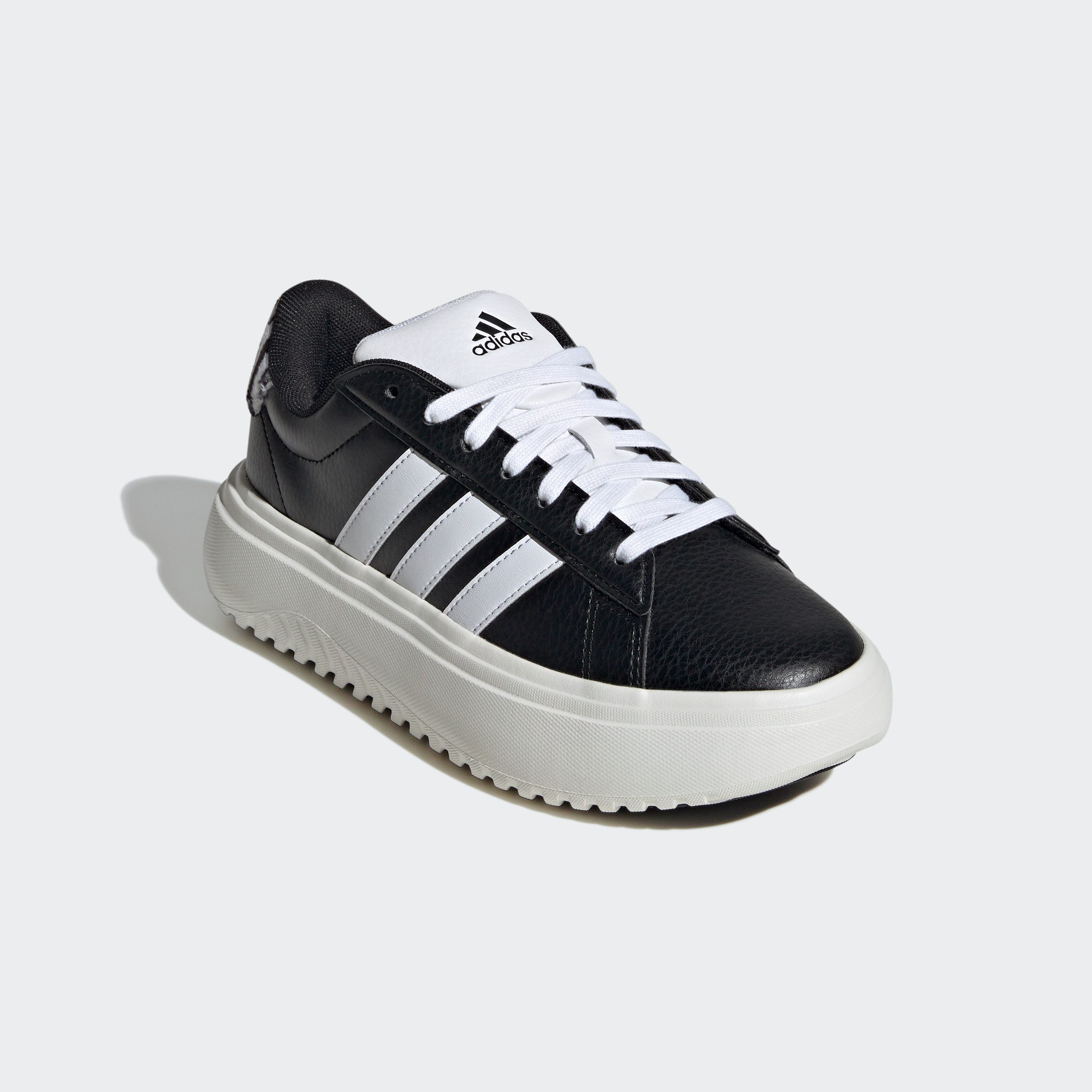 adidas Sportswear GRAND COURT PLATFORM Sneaker Design auf den Spuren des adidas Superstar Dieser stylishe Plateau Sneaker passt einfach zu jedem Outfit