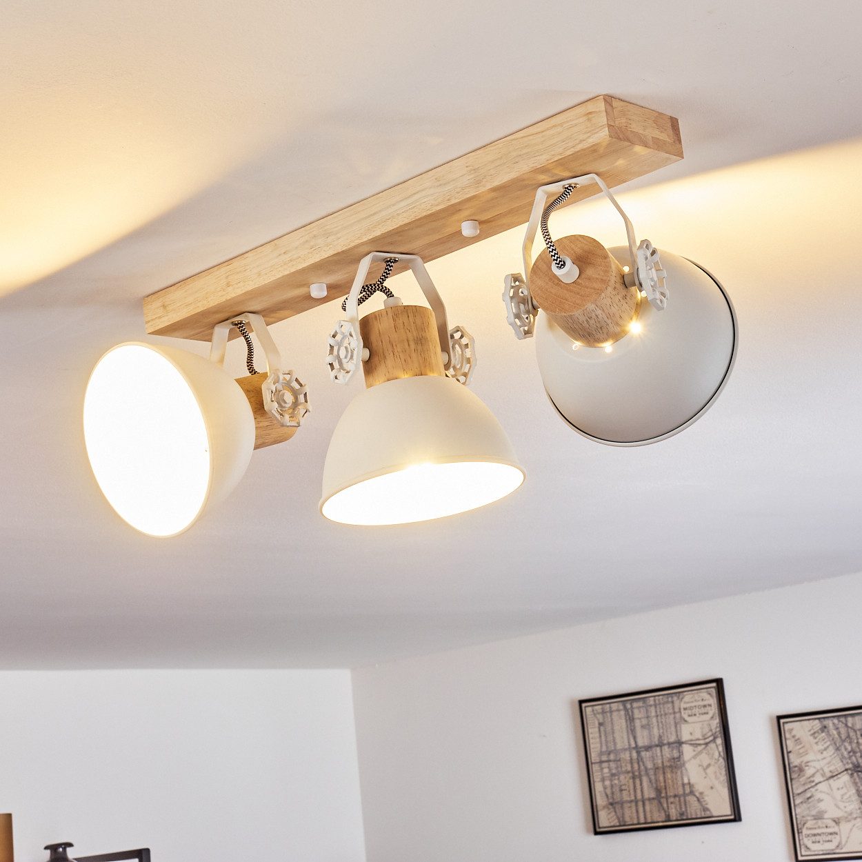 hofstein Deckenleuchte »Cotes« moderne Deckenlampe aus Metall/Holz in Weiß/Natur, ohne Leuchtmittel, Leuchte im skandinavischen Design, verstellbaren Schirmen, 3xE27
