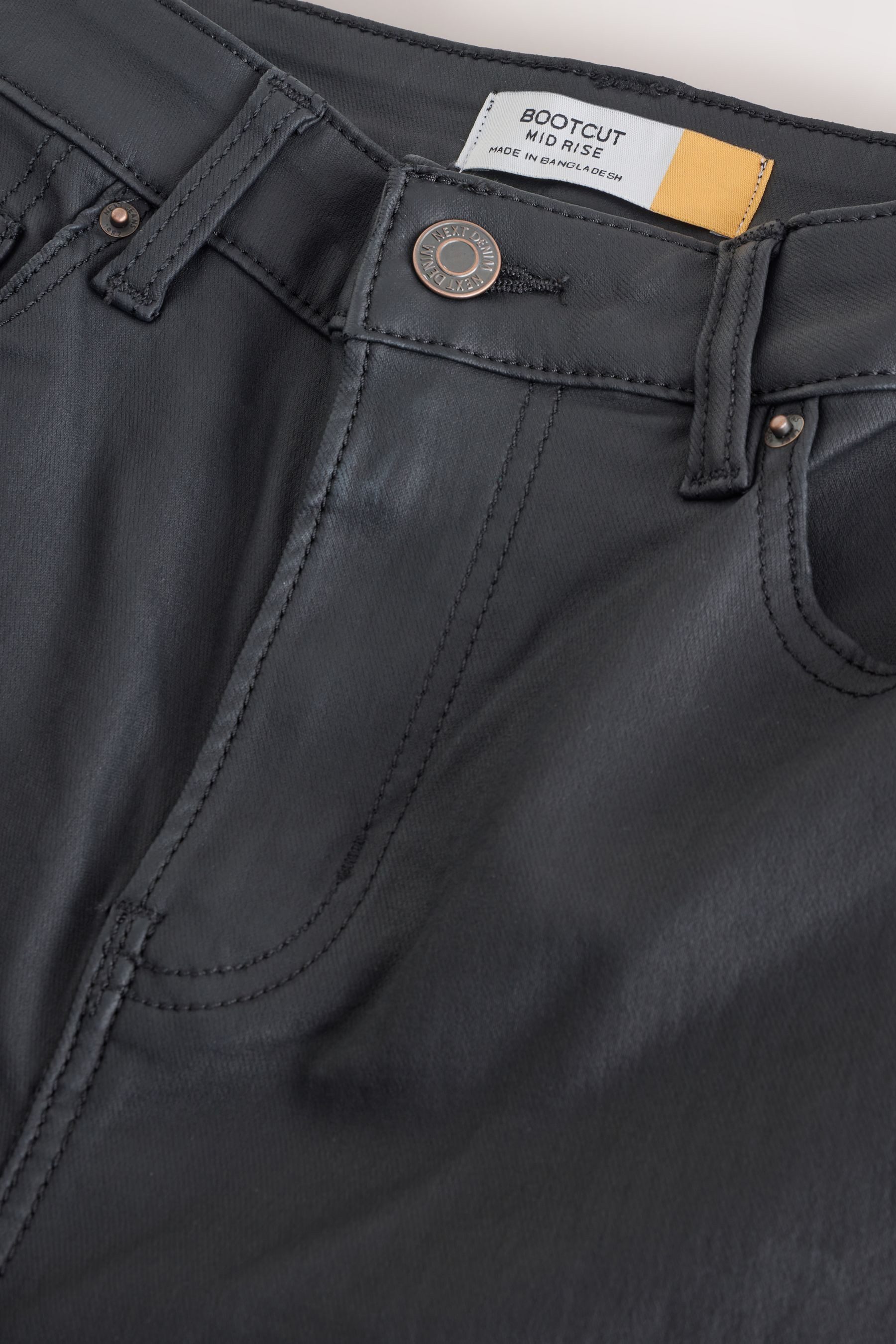 Next Bootcut-Jeans Beschichtete Bootcut Jeans, Kurzgröße (1-tlg)