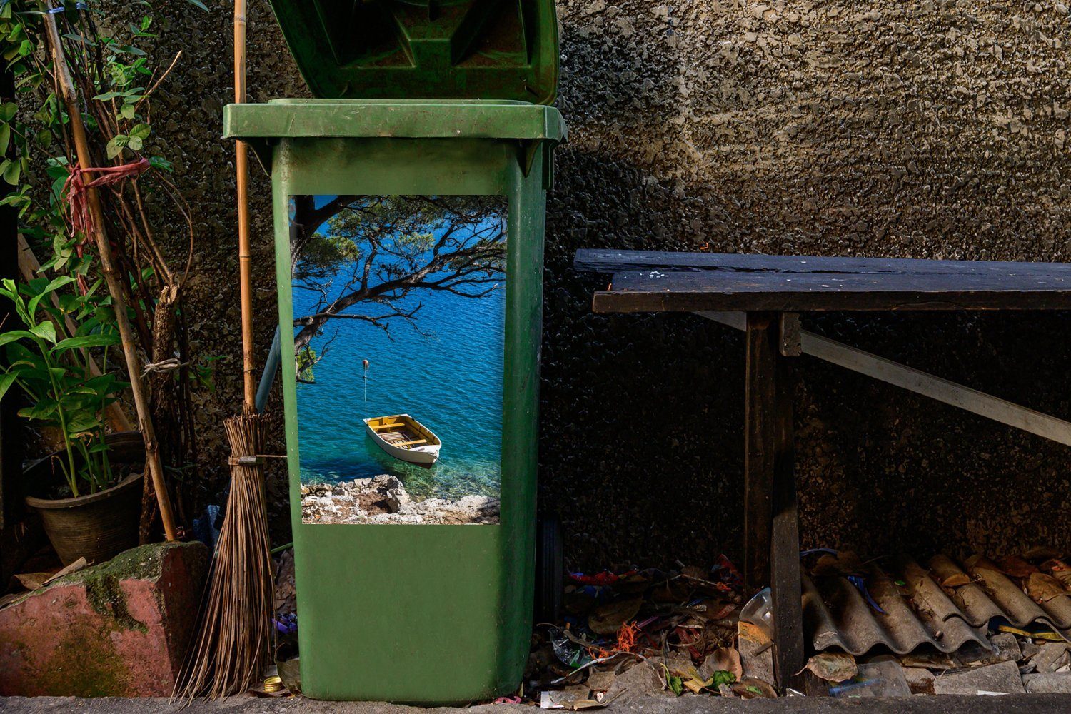 MuchoWow Wandsticker Boot auf St), Container, Mülltonne, (1 Mülleimer-aufkleber, Sticker, Mljet im dem Adriatischen Nationalpark Meer Abfalbehälter